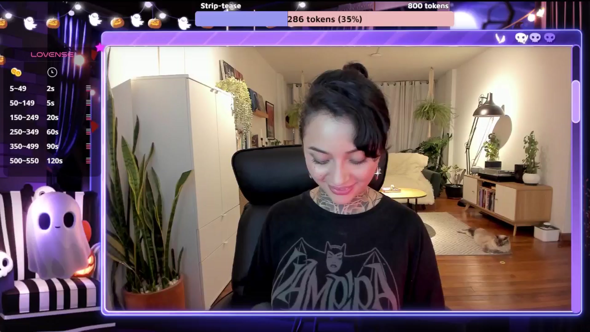 Gallery image thumbnail from Ysabeau's myfreecams stream on, 10/28/2024, 23:41 image 17 of 20