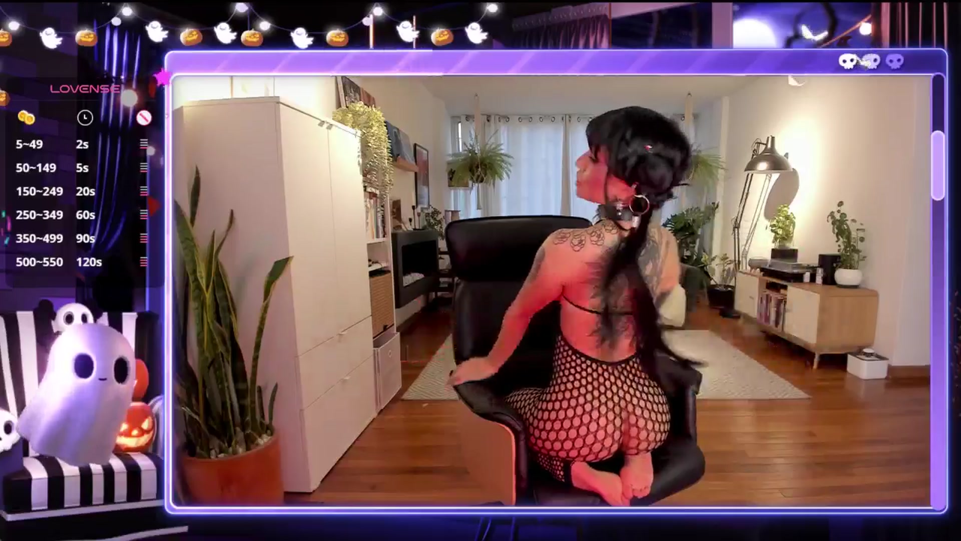 Gallery image thumbnail from Ysabeau's myfreecams stream on, 10/31/2024, 23:20 image 6 of 20
