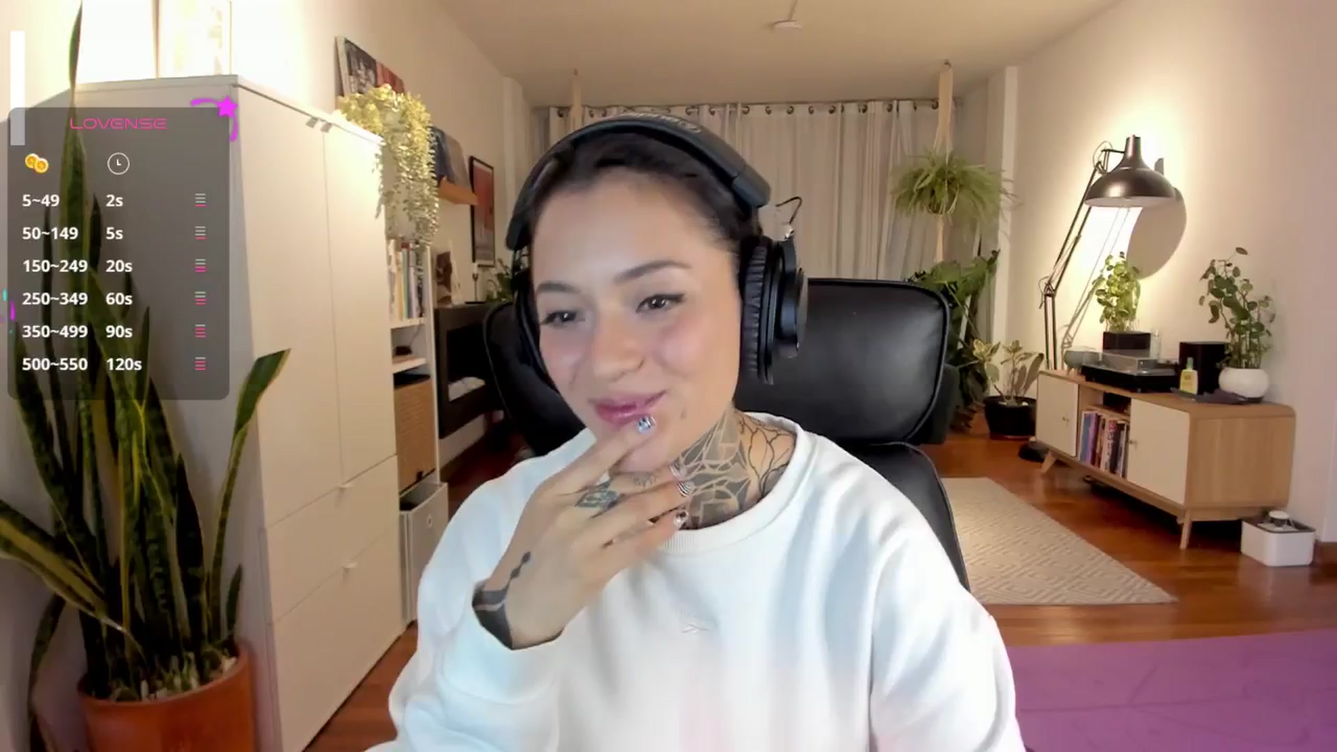 Gallery image thumbnail from Ysabeau's myfreecams stream on, 11/07/2024, 24:31 image 18 of 20