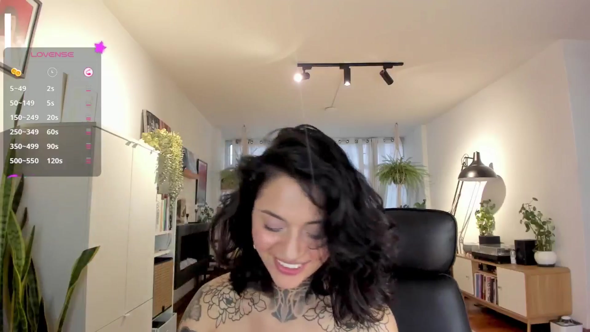 Gallery image thumbnail from Ysabeau's myfreecams stream on, 11/10/2024, 23:11 image 6 of 20