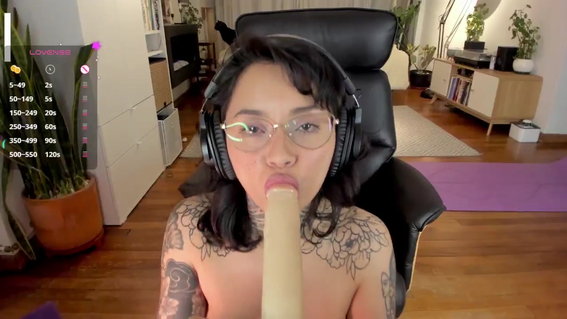 Gallery image thumbnail from Ysabeau's myfreecams stream on, 11/11/2024, 24:30 image 14 of 20