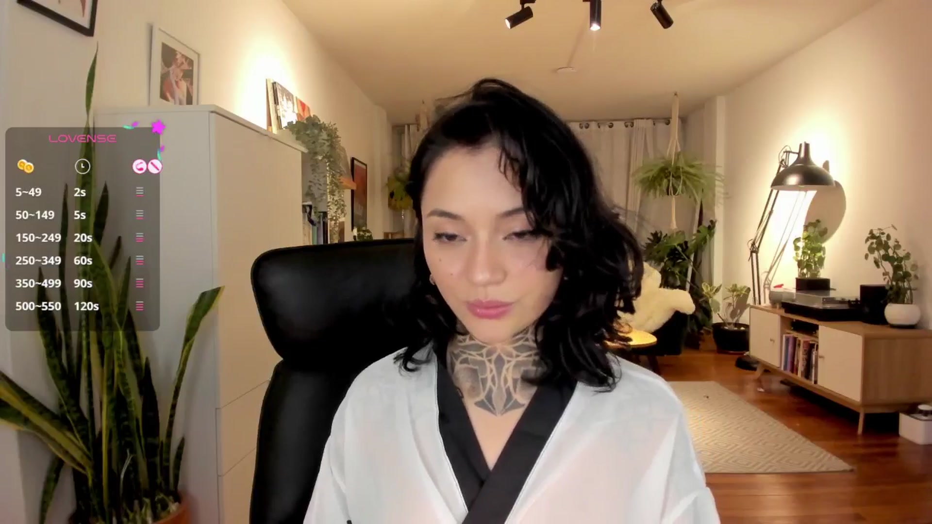 Gallery image thumbnail from Ysabeau's myfreecams stream on, 11/19/2024, 23:50 image 18 of 20