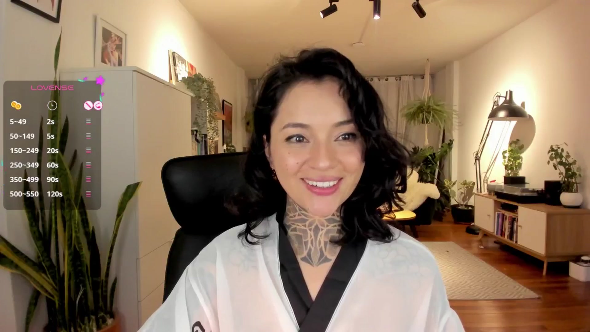 Gallery image thumbnail from Ysabeau's myfreecams stream on, 11/19/2024, 23:50 image 17 of 20