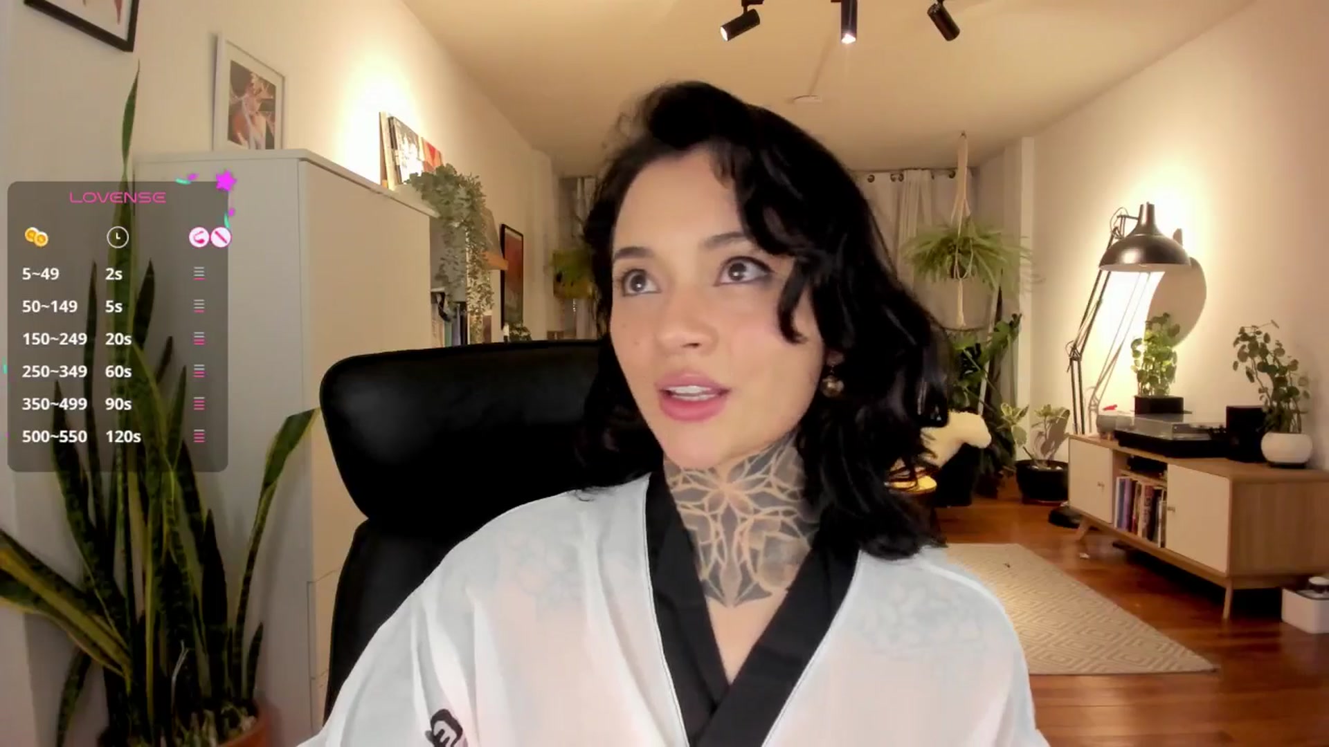 Gallery image thumbnail from Ysabeau's myfreecams stream on, 11/19/2024, 23:50 image 14 of 20