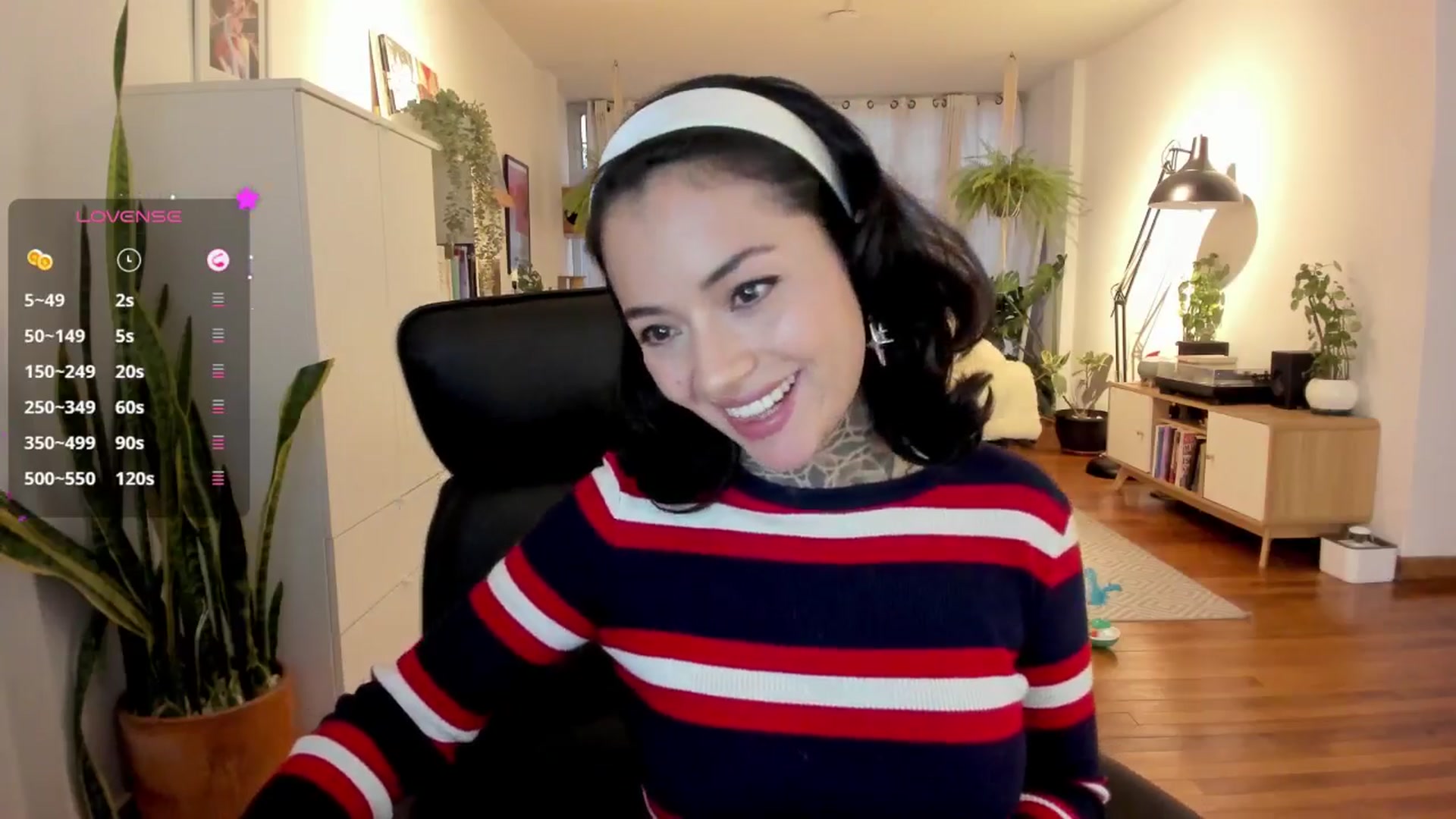 Gallery image thumbnail from Ysabeau's myfreecams stream on, 11/20/2024, 23:33 image 2 of 20