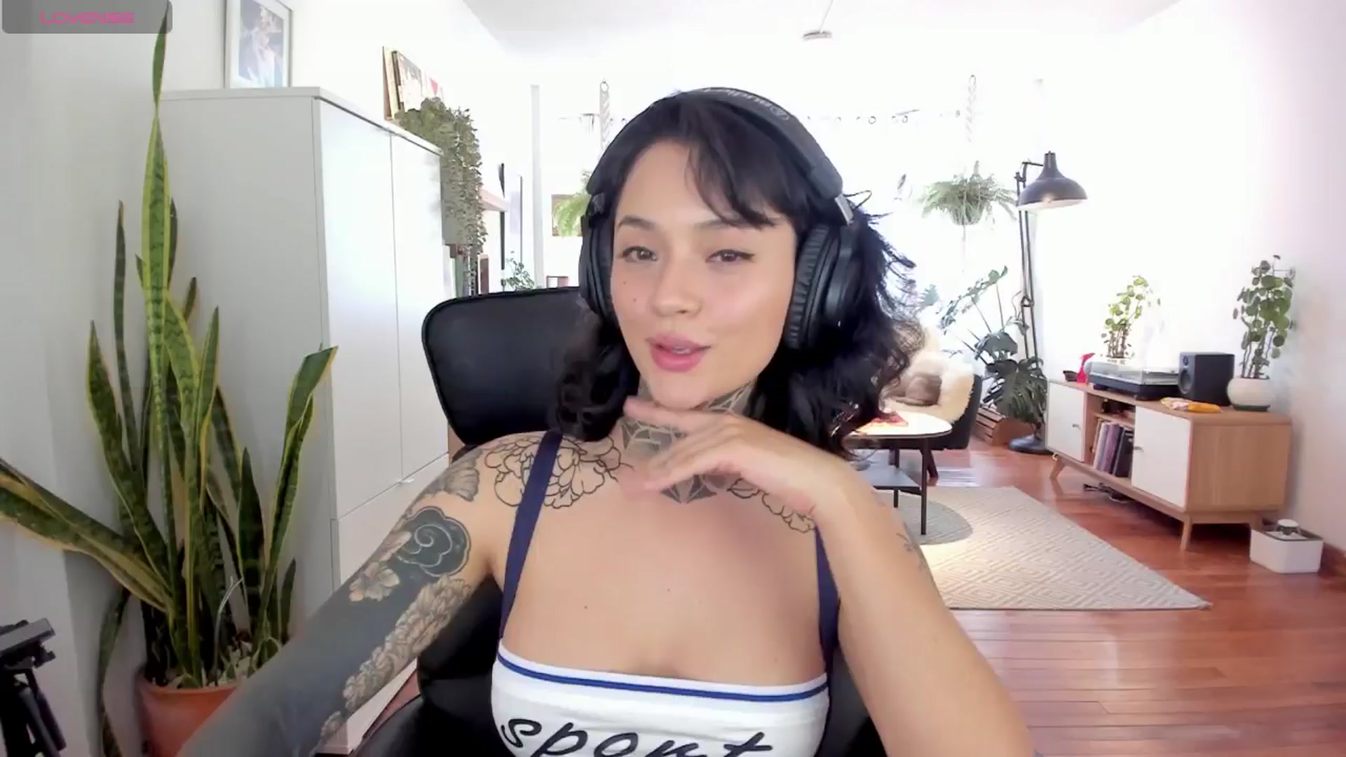 Gallery image thumbnail from Ysabeau's myfreecams stream on, 11/29/2024, 22:51 image 1 of 20