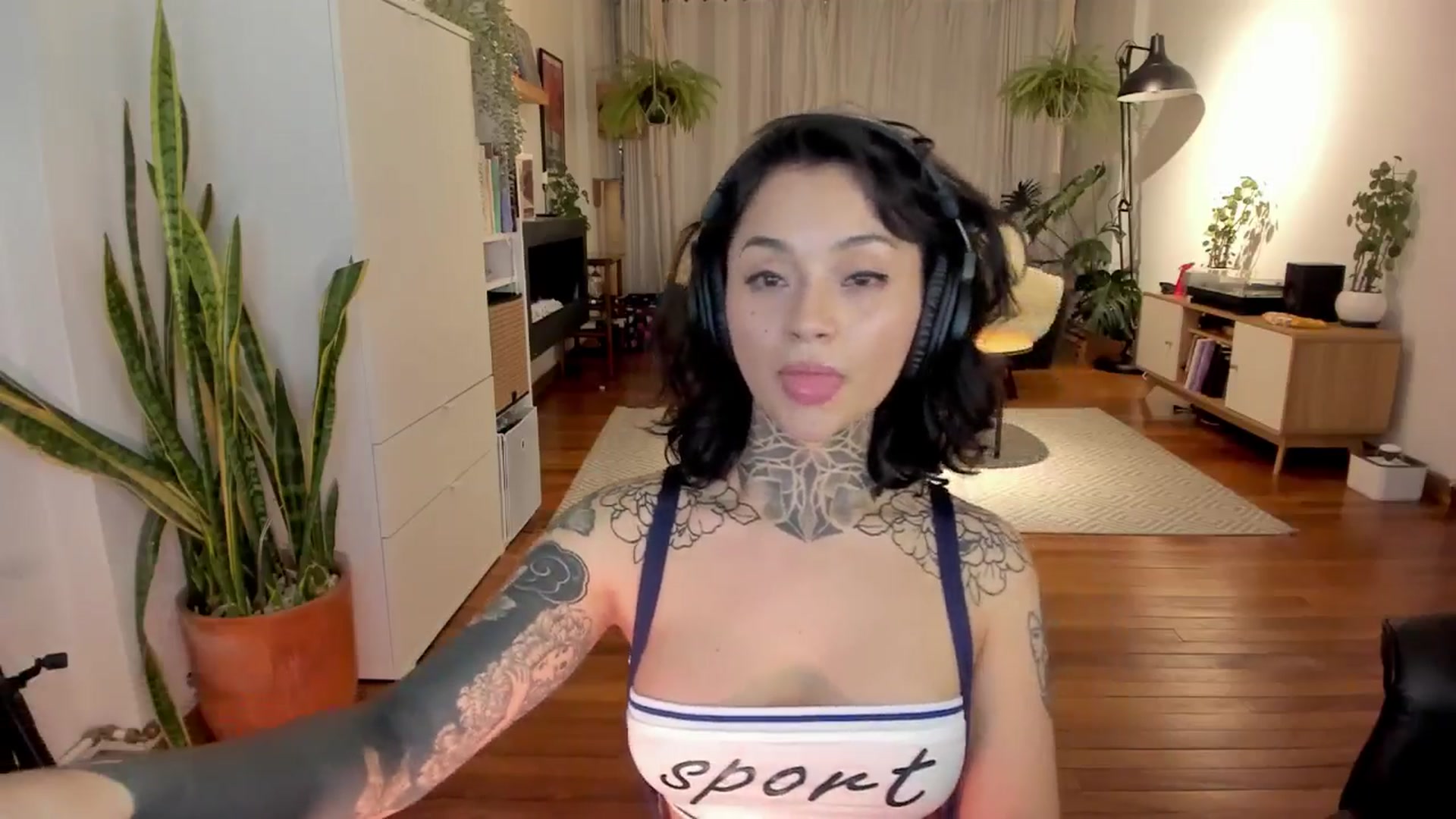 Gallery image thumbnail from Ysabeau's myfreecams stream on, 11/29/2024, 23:51 image 13 of 20