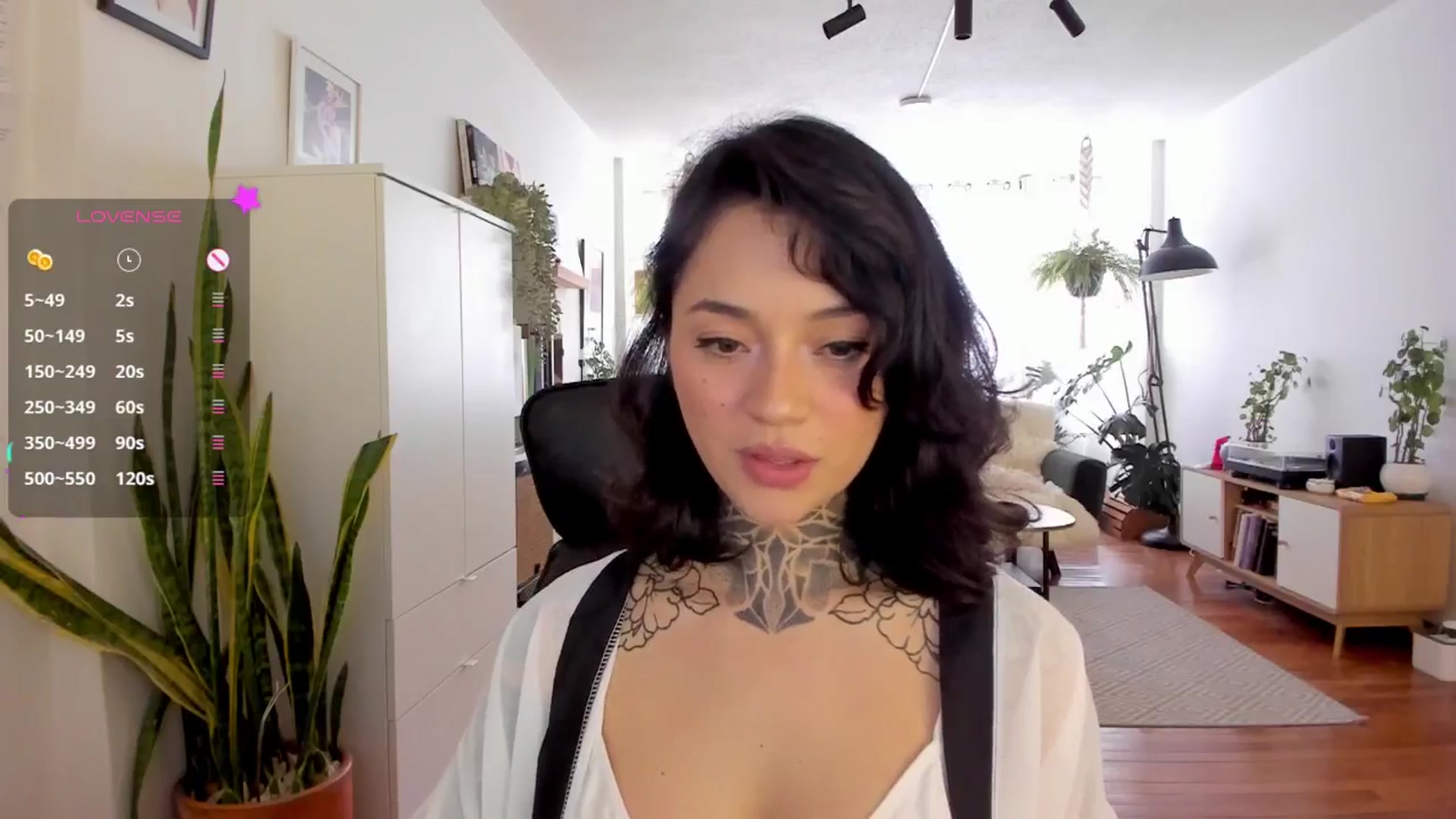 Gallery image thumbnail from Ysabeau's myfreecams stream on, 11/30/2024, 16:51 image 17 of 20