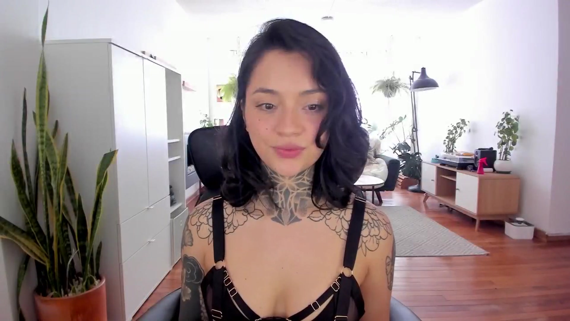 Gallery image thumbnail from Ysabeau's myfreecams stream on, 12/01/2024, 17:29 image 6 of 20
