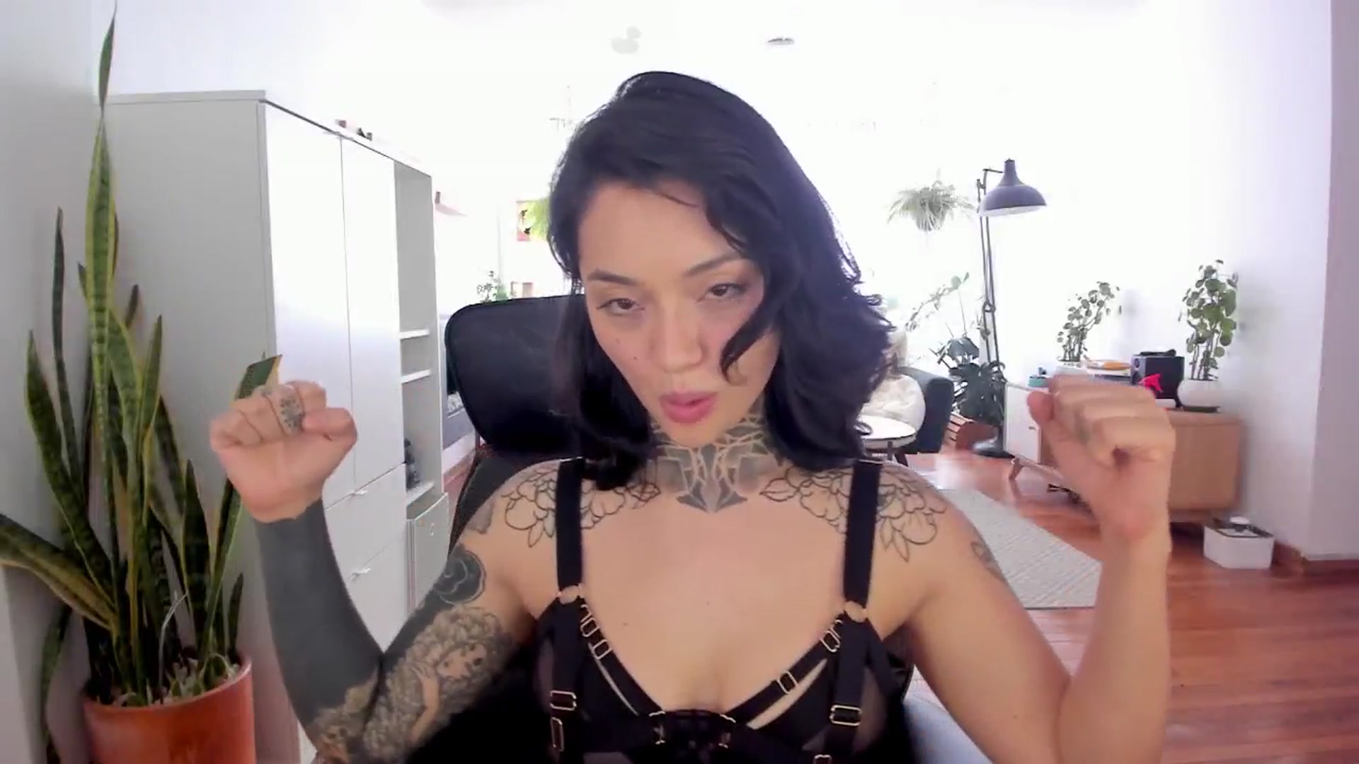 Gallery image thumbnail from Ysabeau's myfreecams stream on, 12/01/2024, 17:29 image 2 of 20