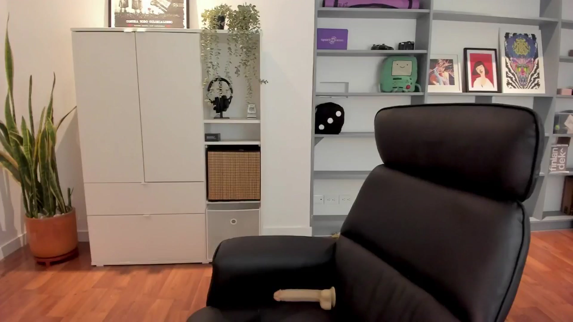 Gallery image thumbnail from Ysabeau's myfreecams stream on, 12/08/2024, 17:56 image 12 of 20
