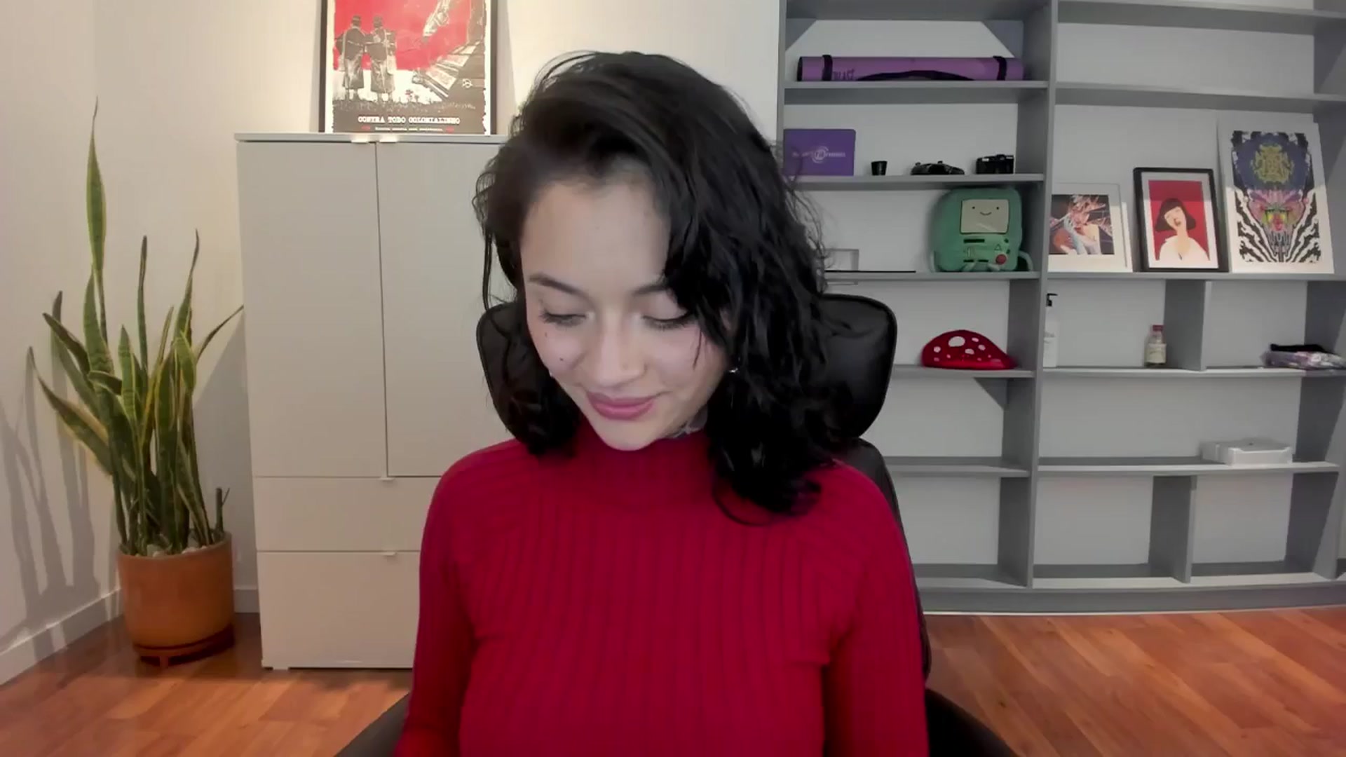 Gallery image thumbnail from Ysabeau's myfreecams stream on, 12/10/2024, 24:12 image 18 of 20