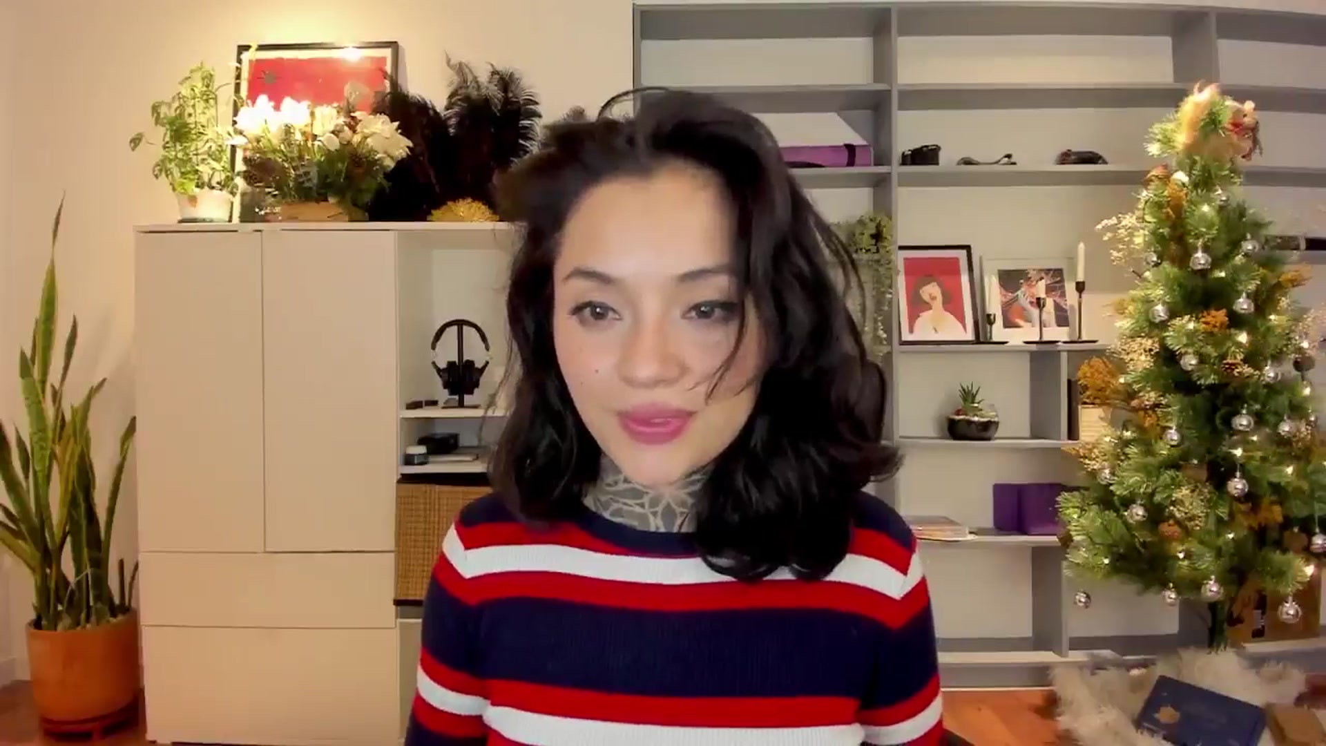 Gallery image thumbnail from Ysabeau's myfreecams stream on, 12/24/2024, 24:14 image 4 of 20