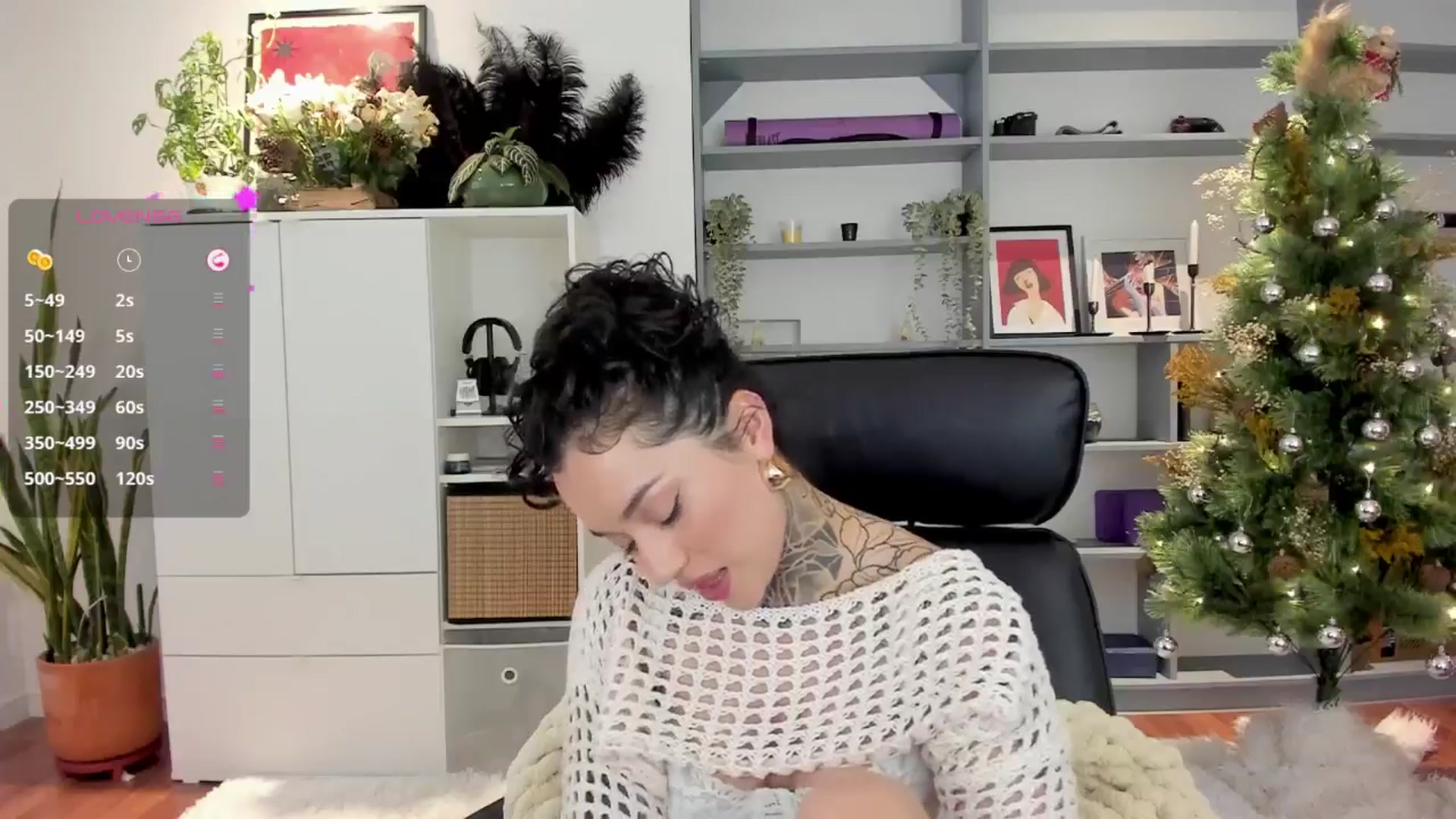 Gallery image thumbnail from Ysabeau's myfreecams stream on, 12/26/2024, 22:58 image 12 of 20