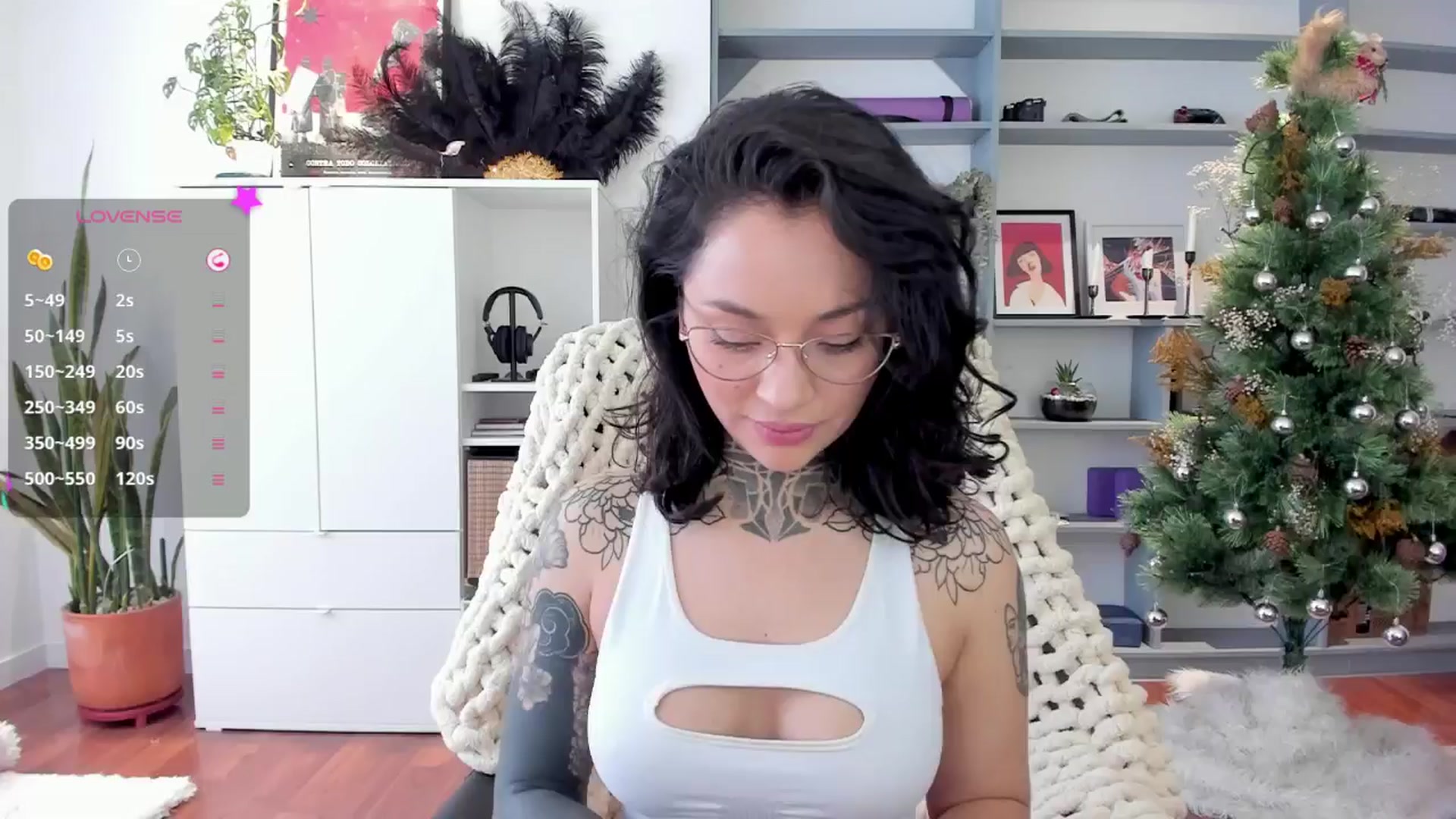 Gallery image thumbnail from Ysabeau's myfreecams stream on, 12/28/2024, 16:42 image 5 of 20