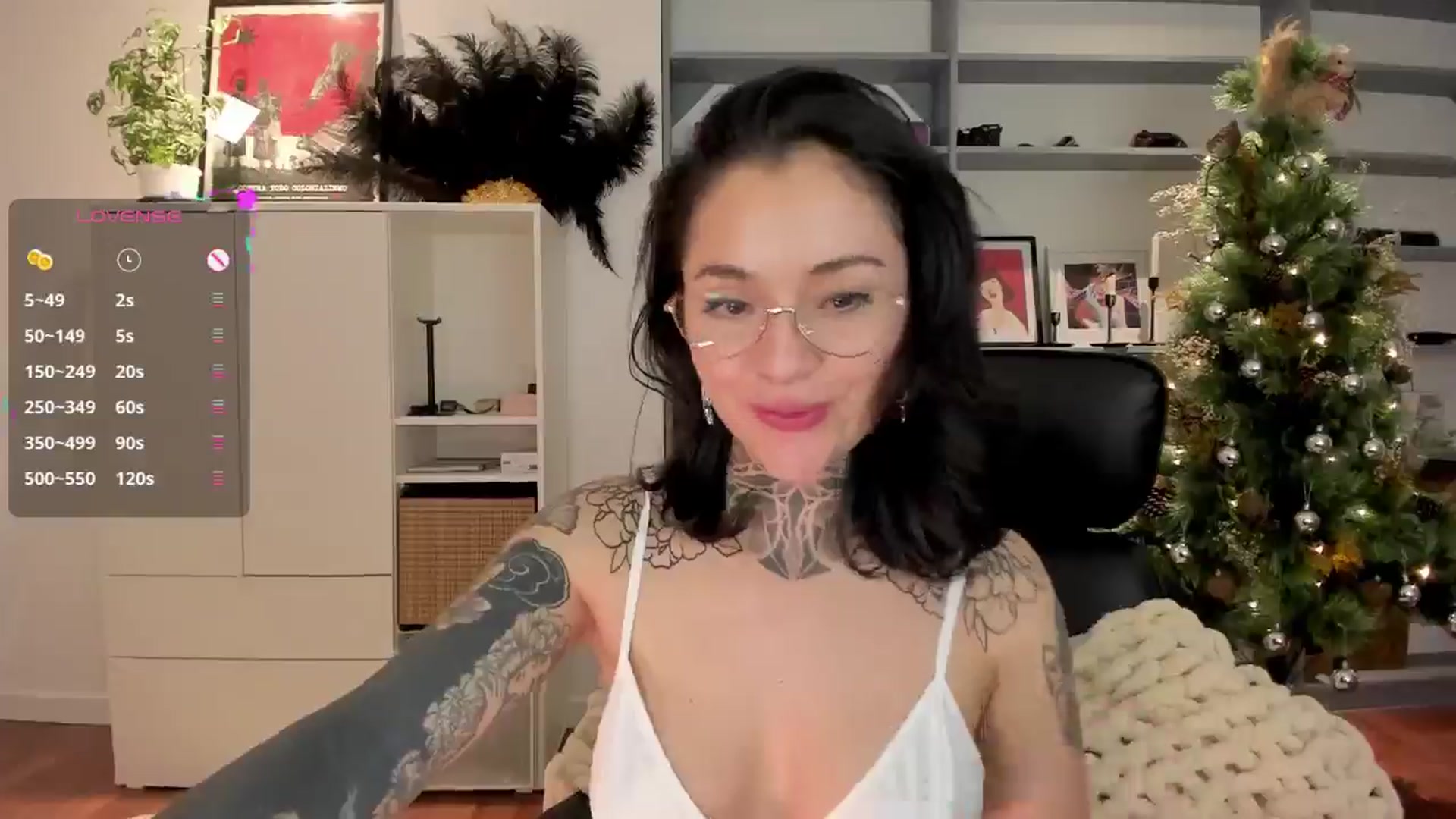 Gallery image thumbnail from Ysabeau's myfreecams stream on, 01/04/2025, 01:03 image 16 of 20
