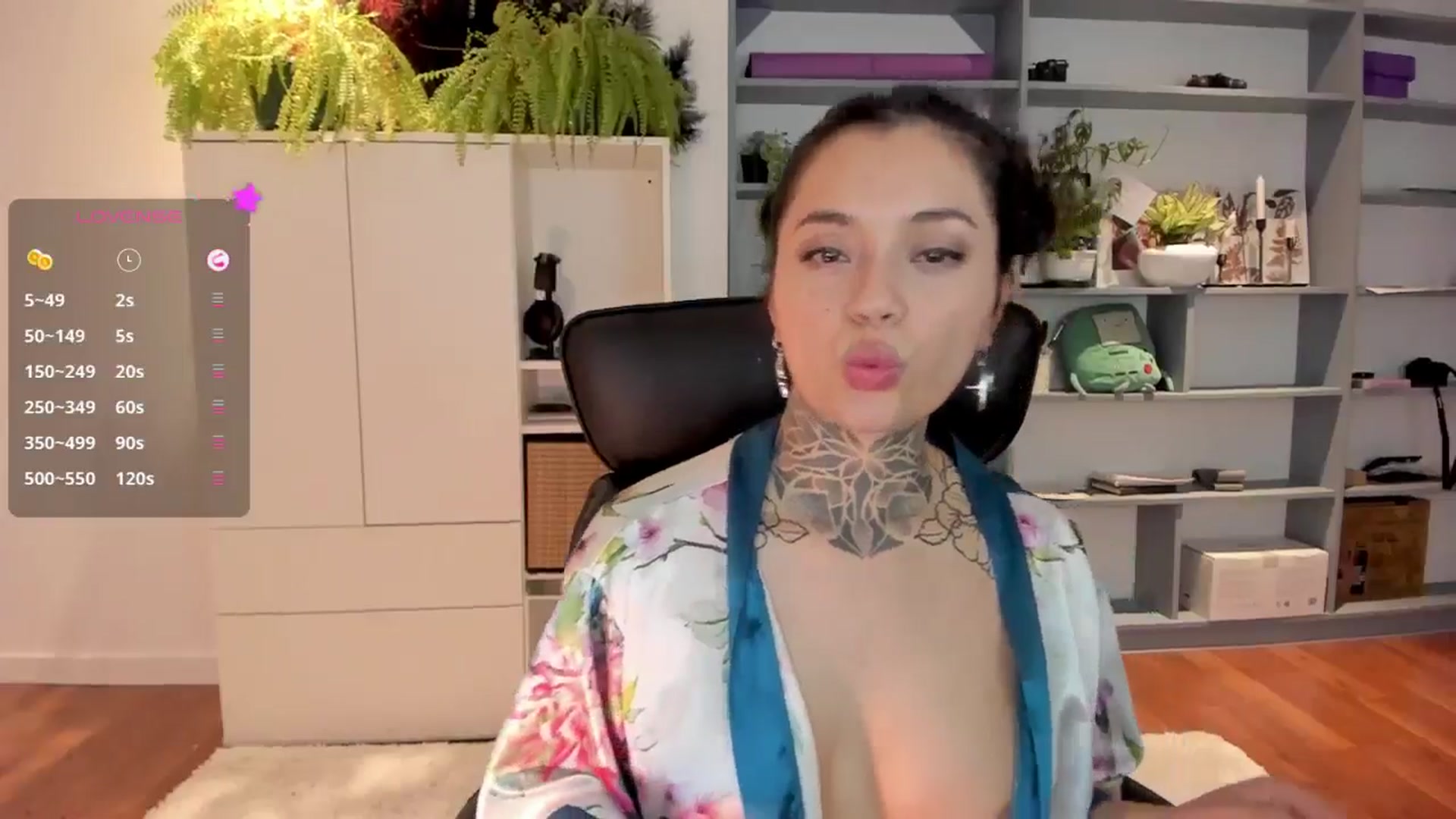 Gallery image thumbnail from Ysabeau's myfreecams stream on, 01/19/2025, 24:08 image 20 of 20
