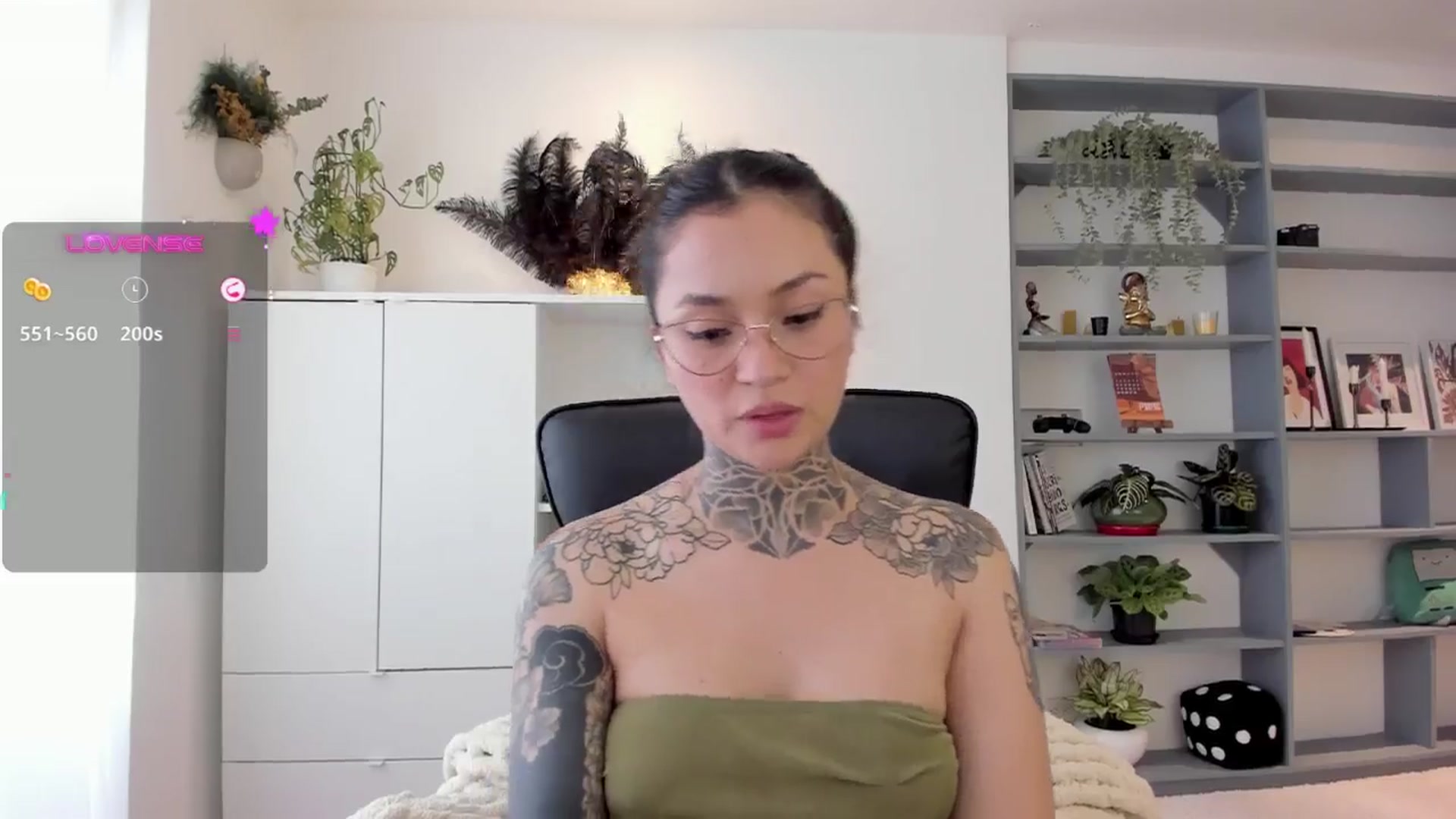 Gallery image thumbnail from Ysabeau's myfreecams stream on, 02/18/2025, 20:52 image 12 of 20