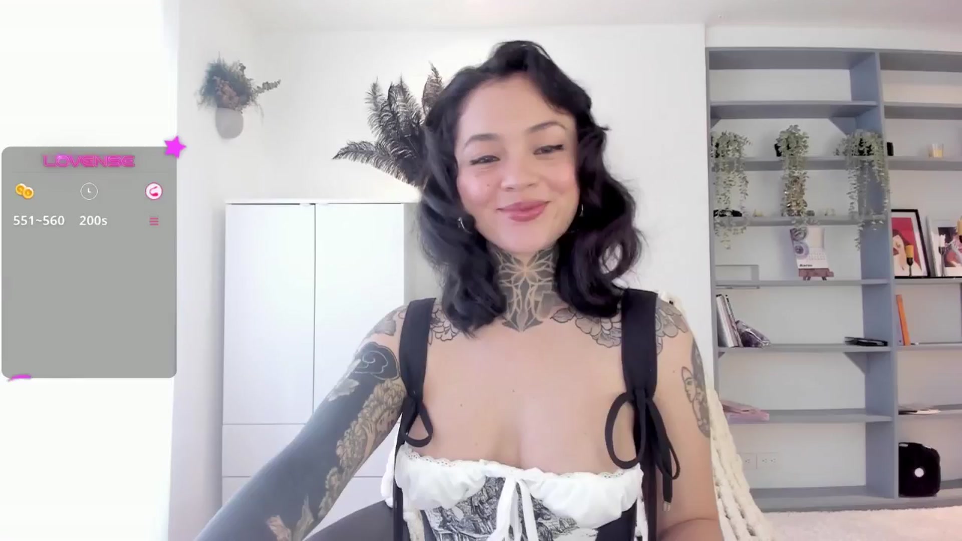 Gallery image thumbnail from Ysabeau's myfreecams stream on, 03/08/2025, 15:21 image 1 of 20