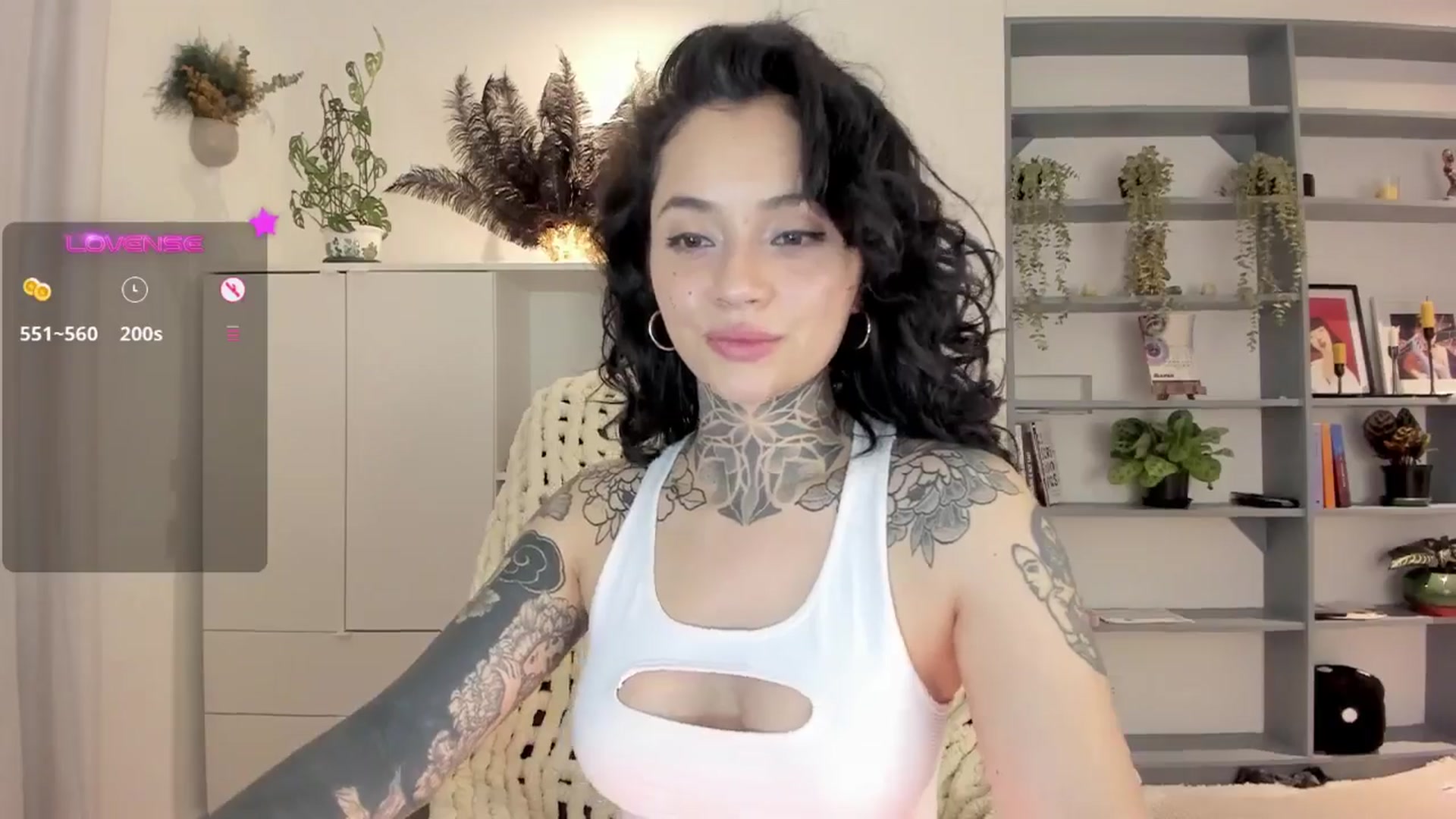 Gallery image thumbnail from Ysabeau's myfreecams stream on, 03/19/2025, 24:19 image 13 of 20