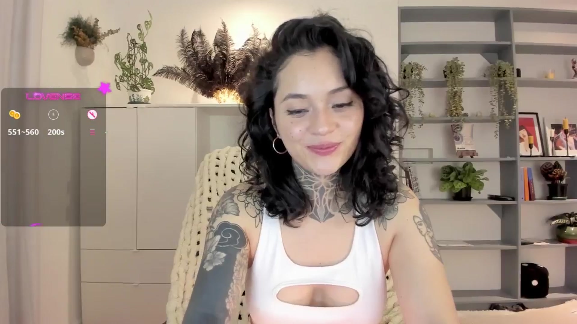 Gallery image thumbnail from Ysabeau's myfreecams stream on, 03/19/2025, 24:19 image 12 of 20