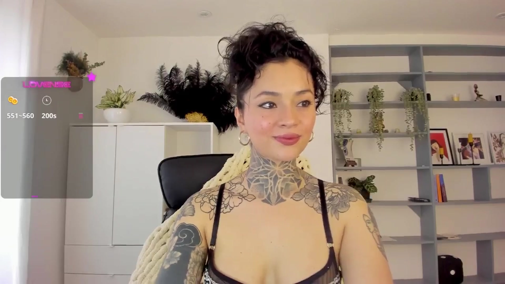 Gallery image thumbnail from Ysabeau's myfreecams stream on, 03/22/2025, 16:46 image 6 of 20