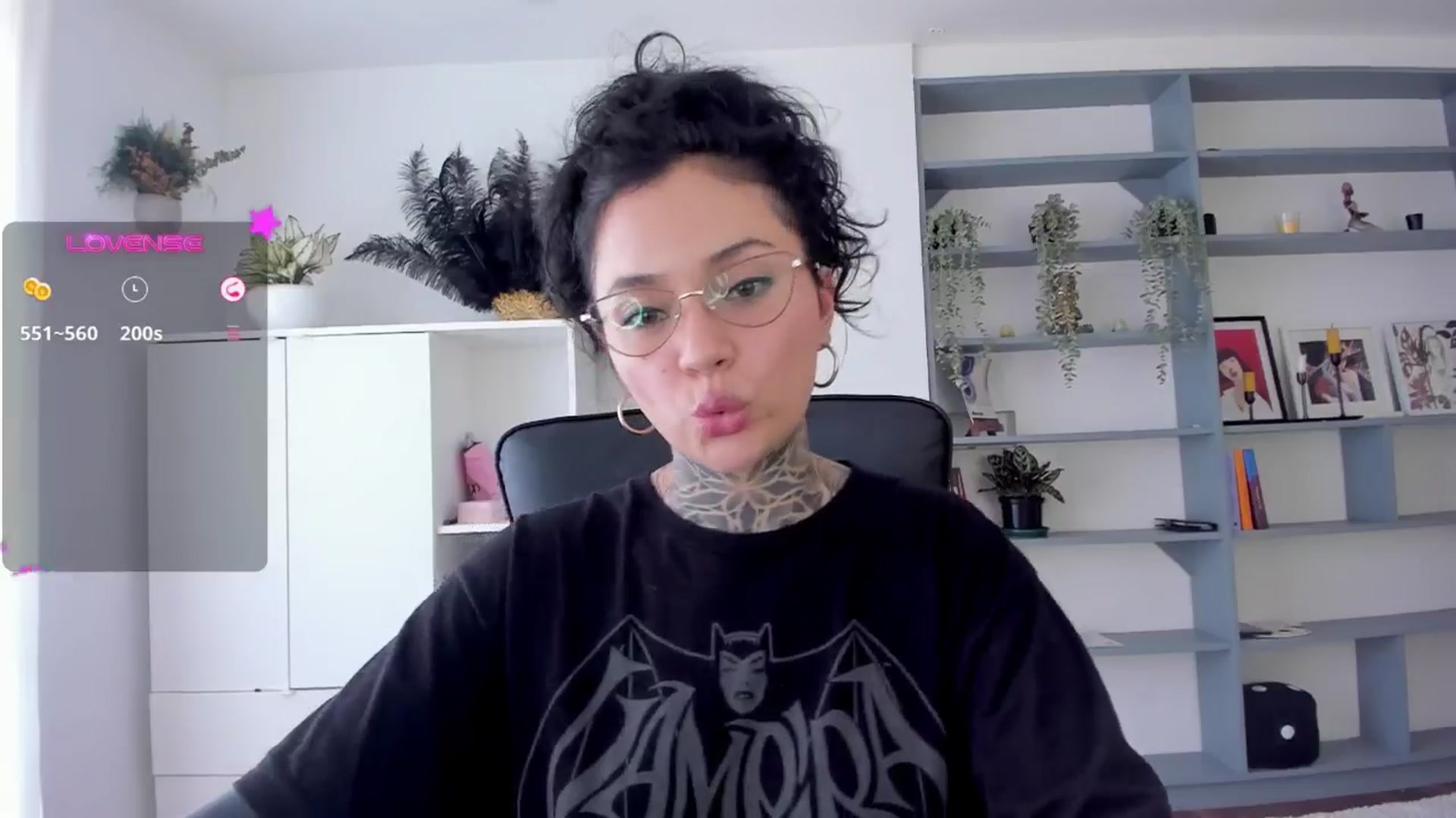 Gallery image thumbnail from Ysabeau's myfreecams stream on, 03/22/2025, 20:00 image 19 of 20