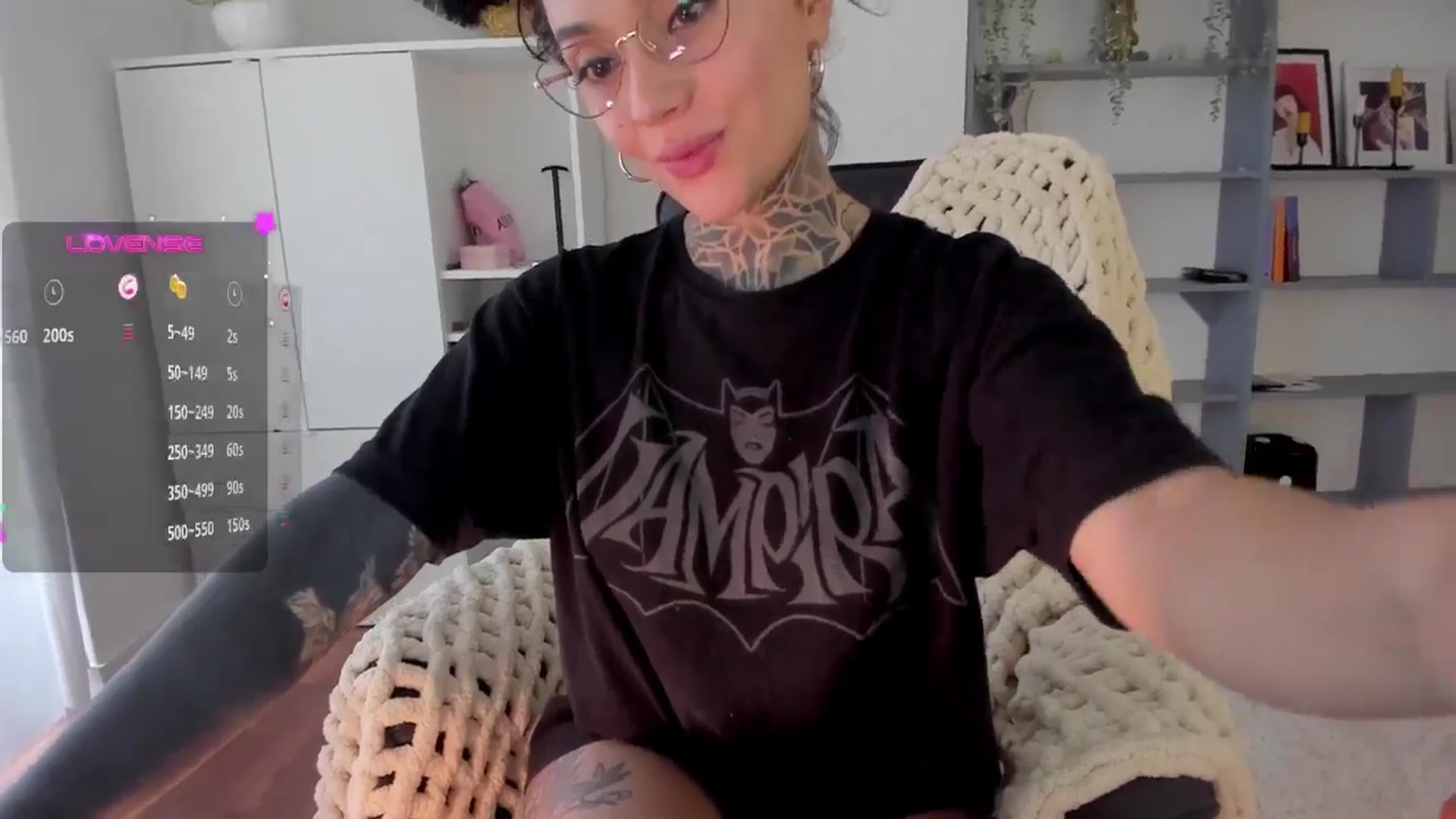 Gallery image thumbnail from Ysabeau's myfreecams stream on, 03/22/2025, 20:00 image 8 of 20