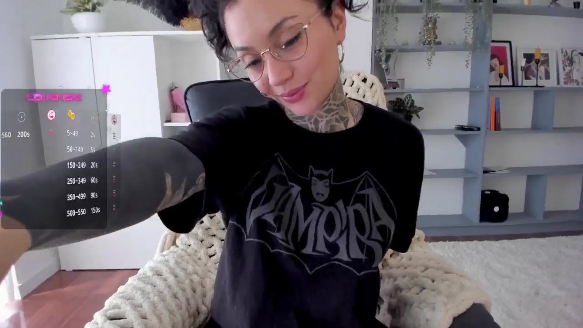 Gallery image thumbnail from Ysabeau's myfreecams stream on, 03/22/2025, 20:00 image 4 of 20