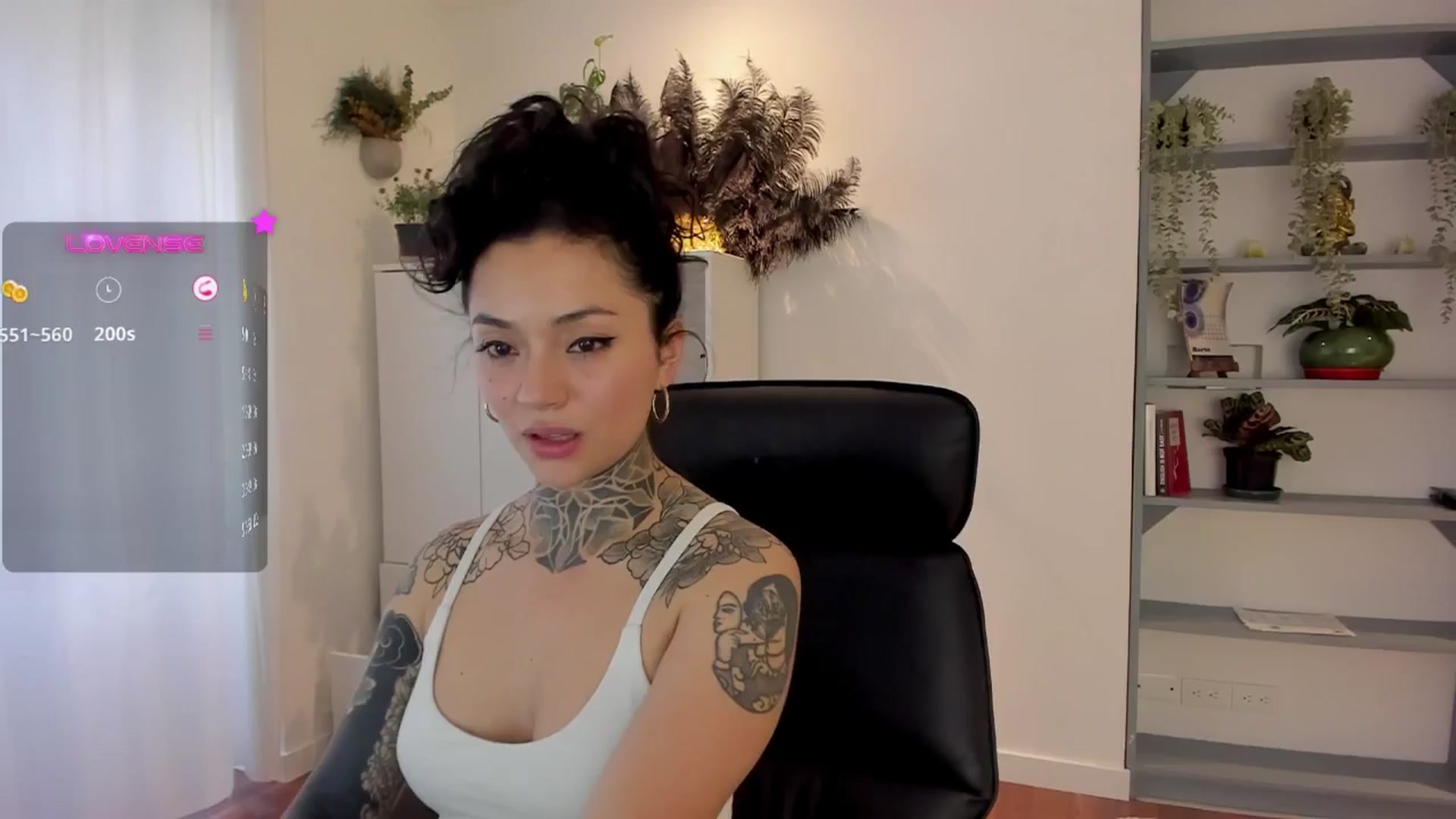 Gallery image thumbnail from Ysabeau's myfreecams stream on, 03/25/2025, 23:34 image 8 of 20