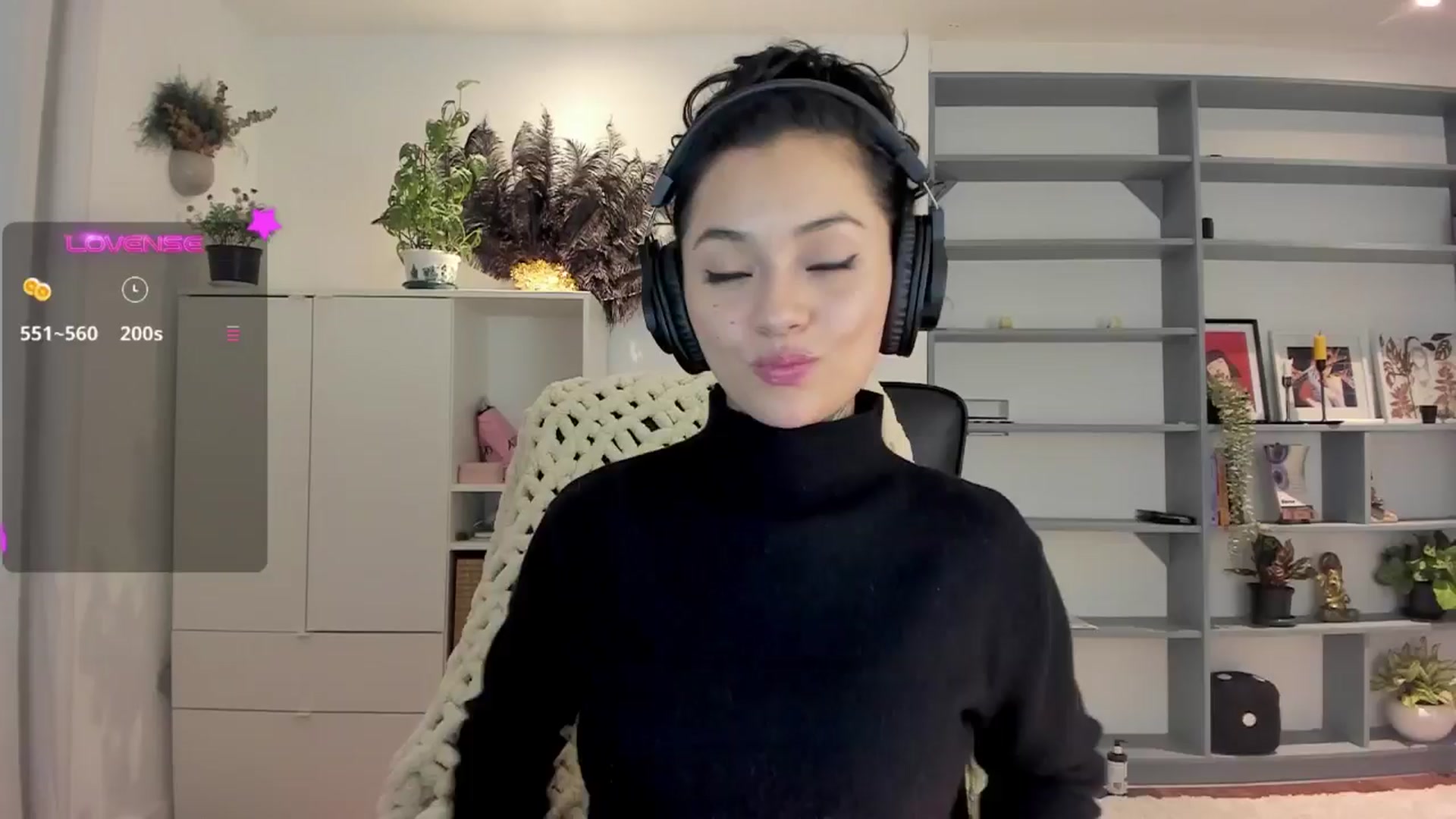 Gallery image thumbnail from Ysabeau's myfreecams stream on, 03/26/2025, 01:29 image 3 of 20