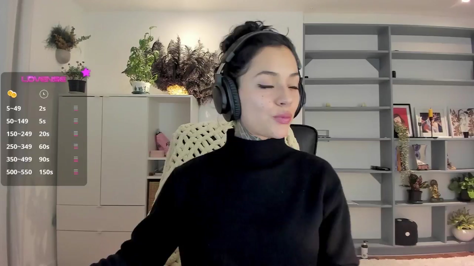 Gallery image thumbnail from Ysabeau's myfreecams stream on, 03/26/2025, 01:29 image 4 of 20