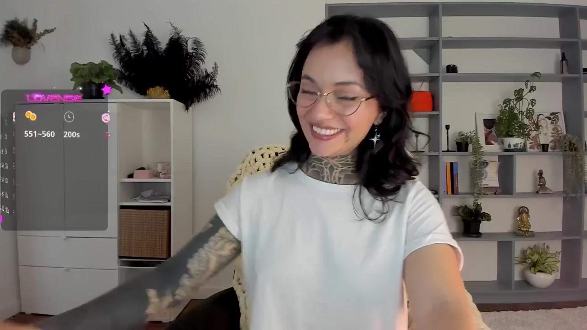 Gallery image thumbnail from Ysabeau's myfreecams stream on, 03/31/2025, 22:38 image 5 of 20