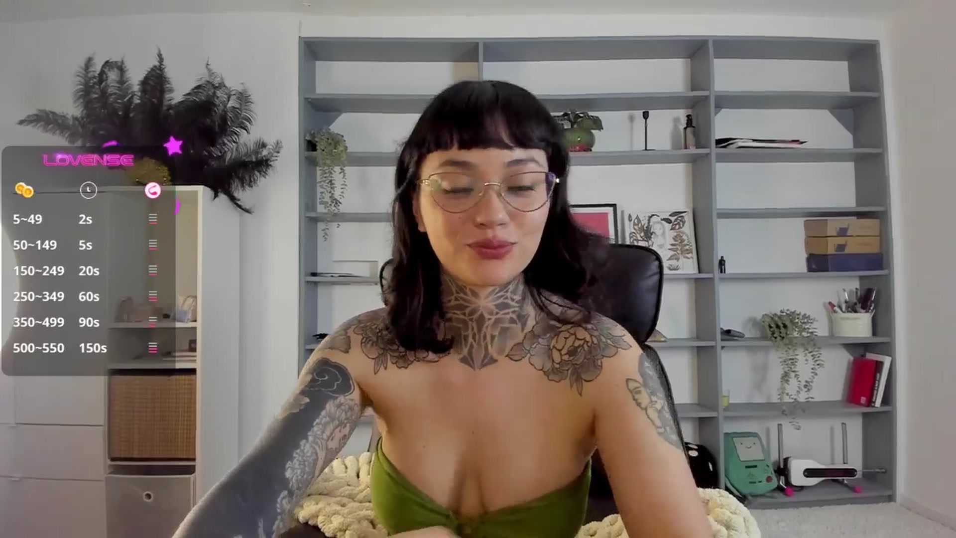 Gallery image thumbnail from Ysabeau's myfreecams stream on, 04/11/2025, 22:25 image 18 of 20