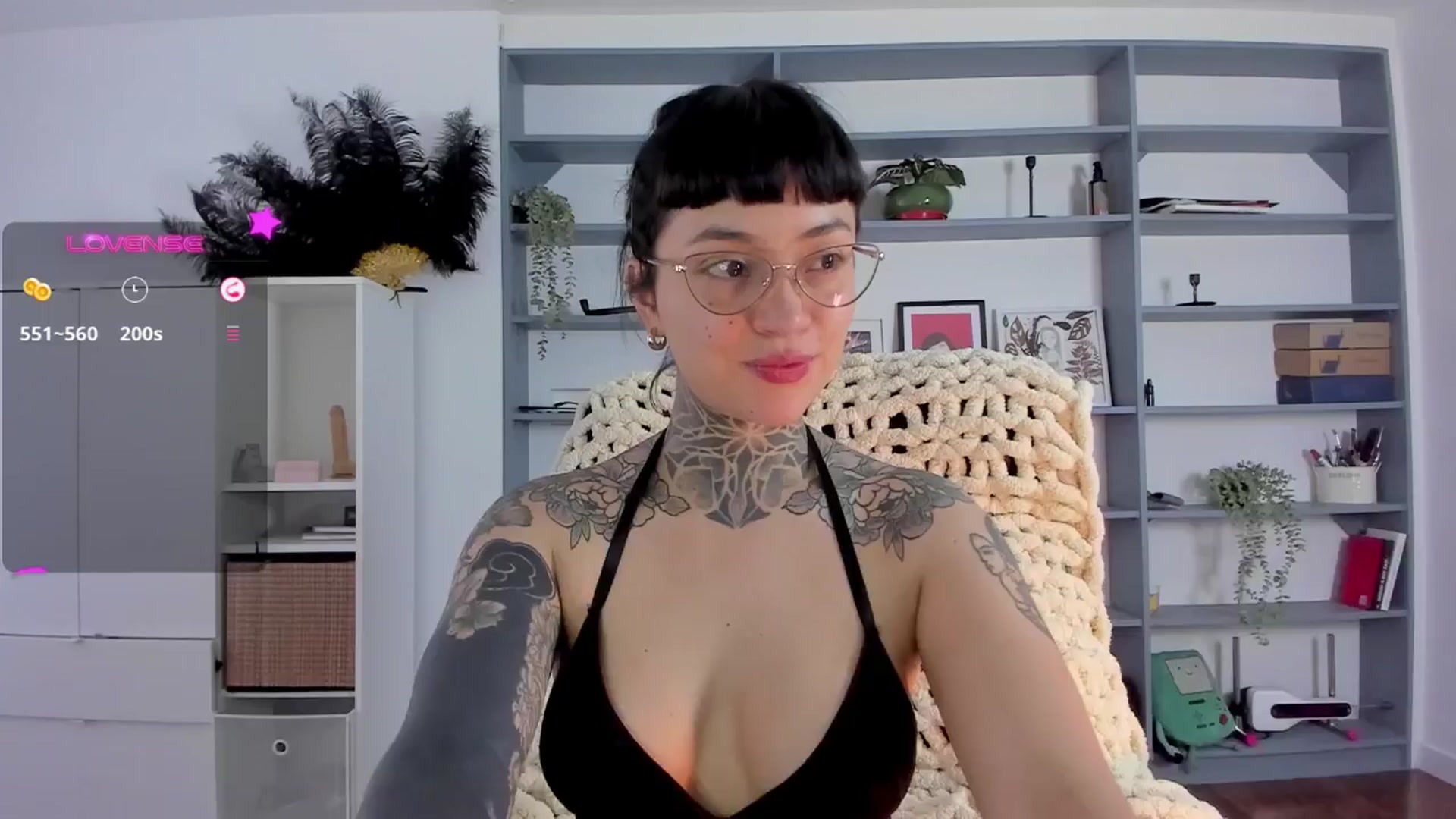 Gallery image thumbnail from Ysabeau's myfreecams stream on, 04/13/2025, 16:41 image 12 of 20
