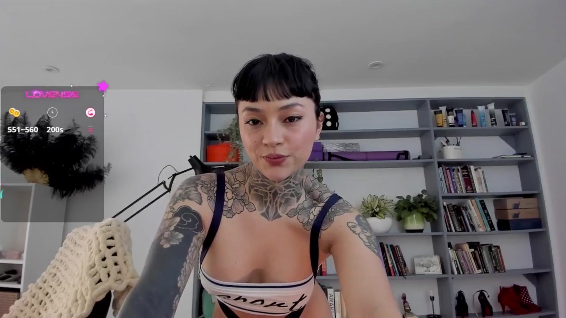Gallery image thumbnail from Ysabeau's myfreecams stream on, 04/18/2025, 22:40 image 4 of 20
