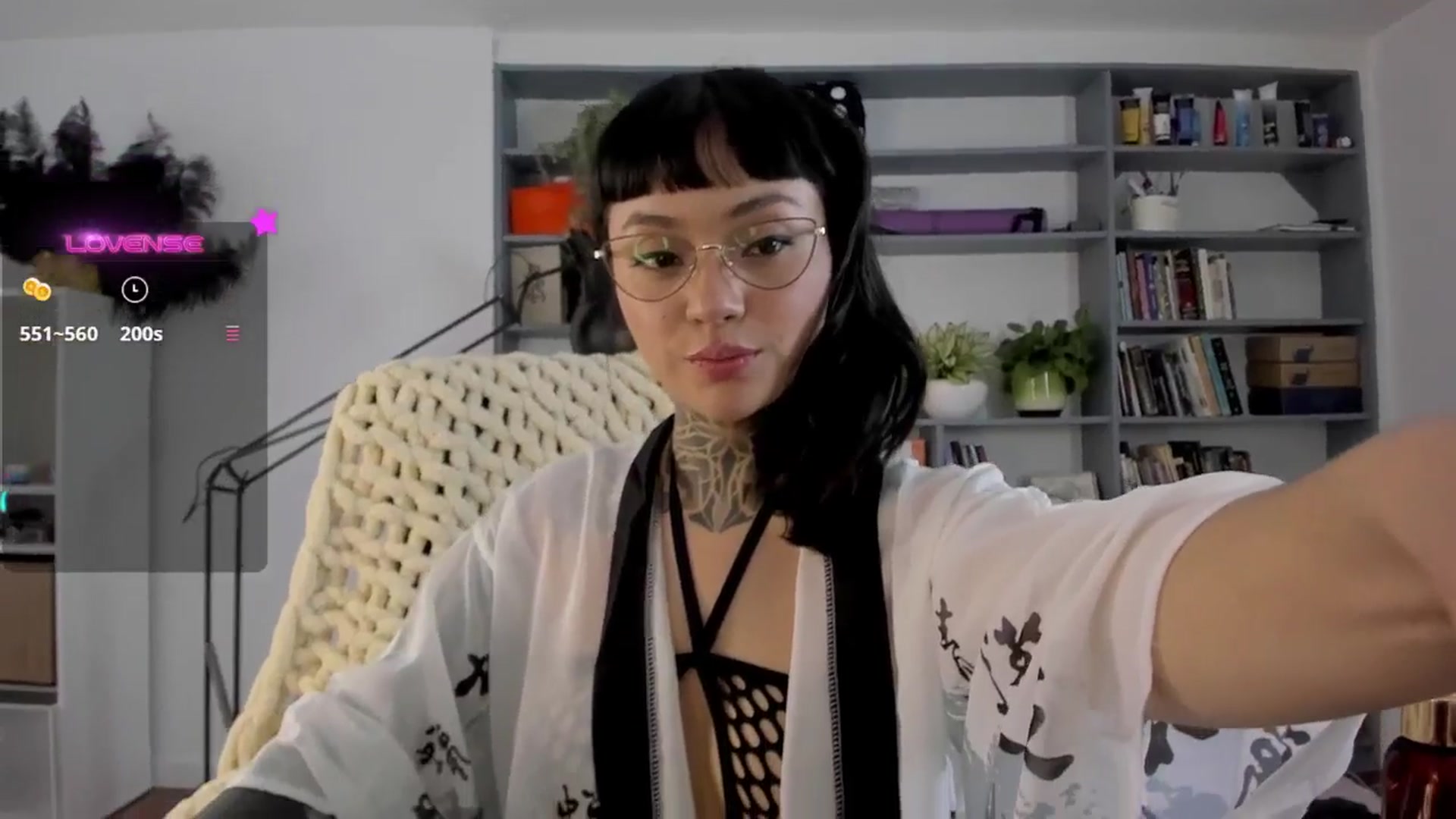 Gallery image thumbnail from Ysabeau's myfreecams stream on, 04/19/2025, 21:57 image 15 of 20