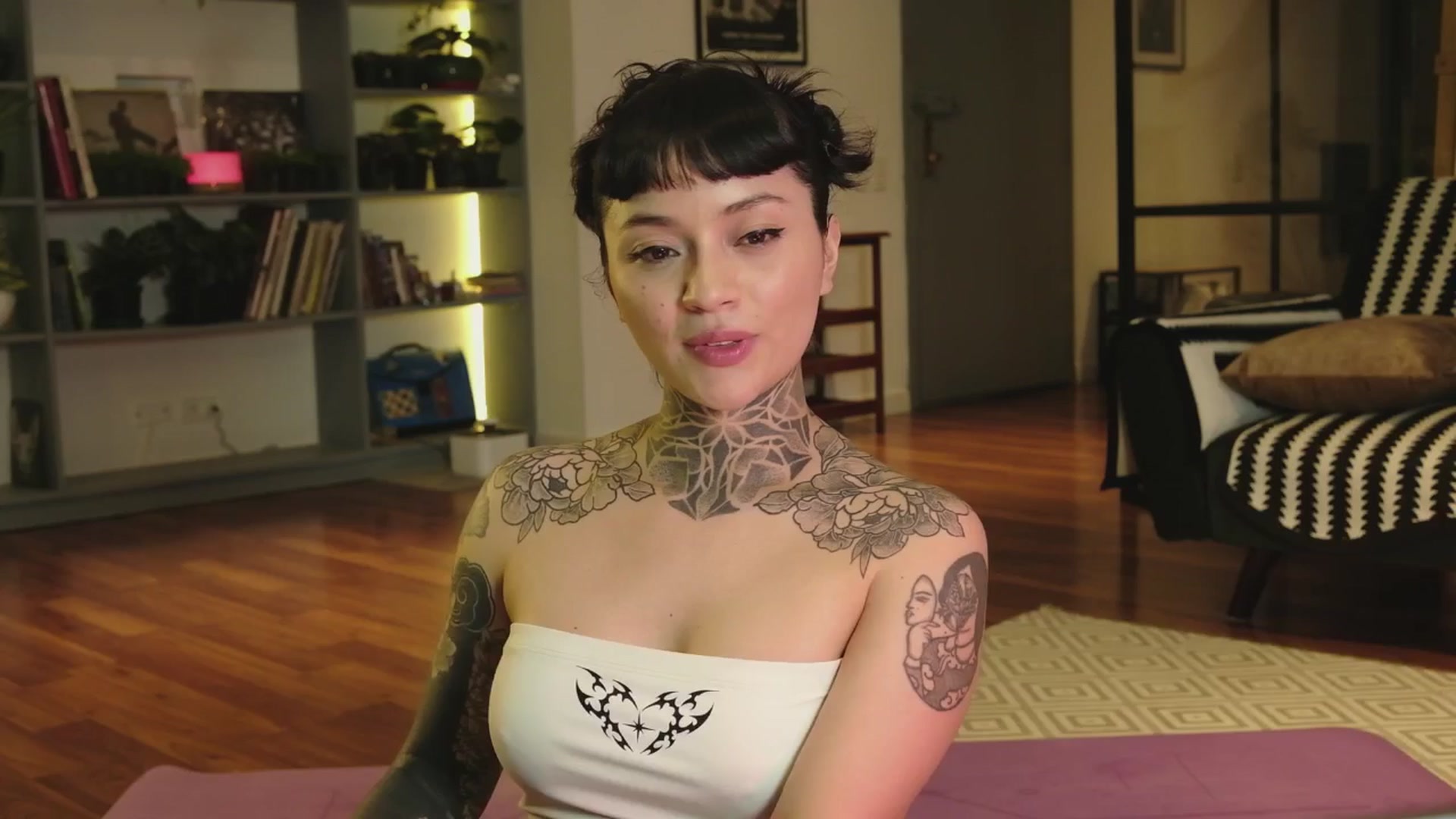 Gallery image thumbnail from Ysabeau's myfreecams stream on, 04/24/2025, 23:18 image 13 of 20