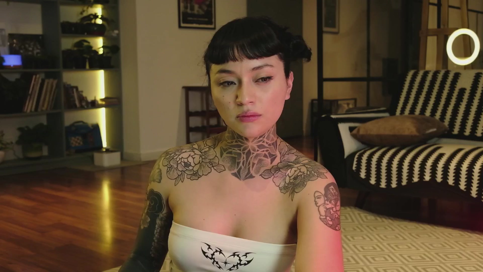 Gallery image thumbnail from Ysabeau's myfreecams stream on, 04/25/2025, 01:23 image 6 of 20