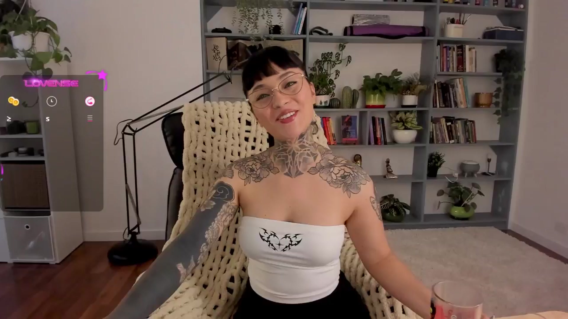 Gallery image thumbnail from Ysabeau's myfreecams stream on, 05/09/2025, 22:25 image 9 of 20