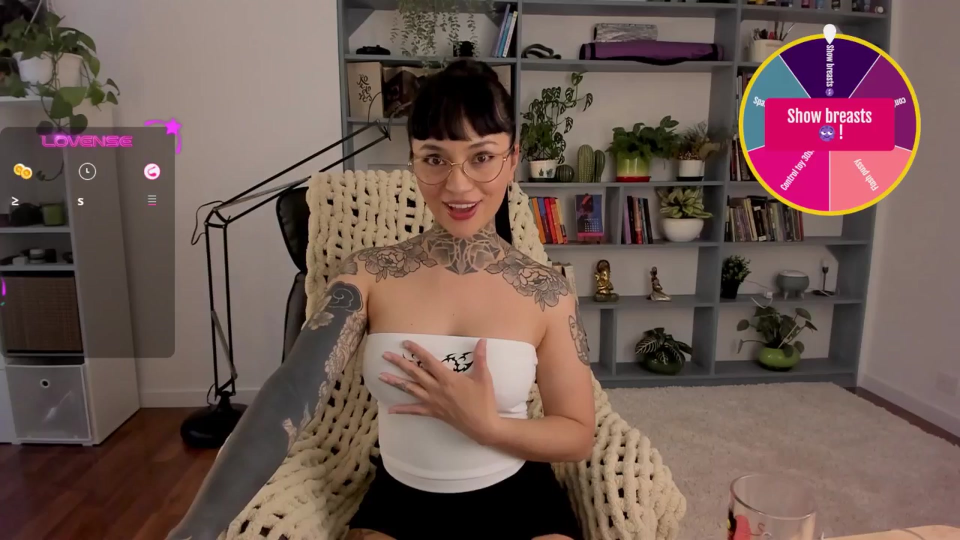 Gallery image thumbnail from Ysabeau's myfreecams stream on, 05/09/2025, 22:25 image 7 of 20