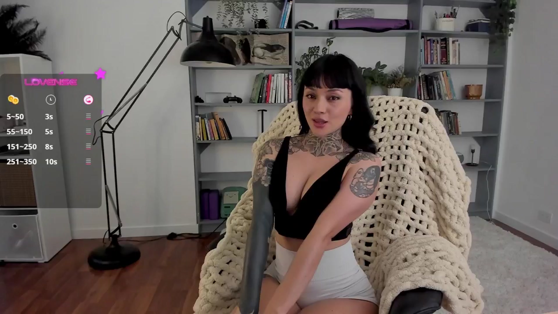 Gallery image thumbnail from Ysabeau's myfreecams stream on, 05/14/2025, 24:03 image 1 of 20