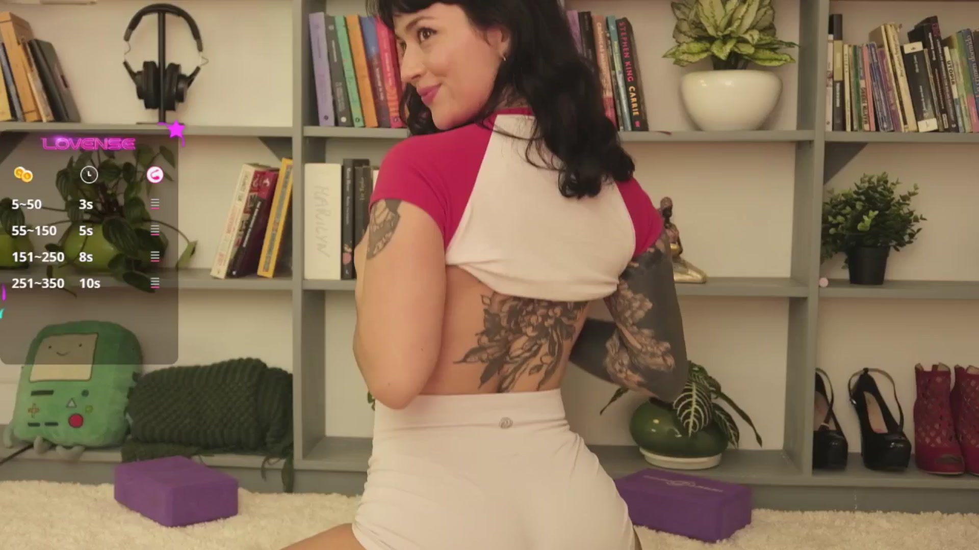 Gallery image thumbnail from Ysabeau's myfreecams stream on, 05/15/2025, 23:38 image 13 of 20