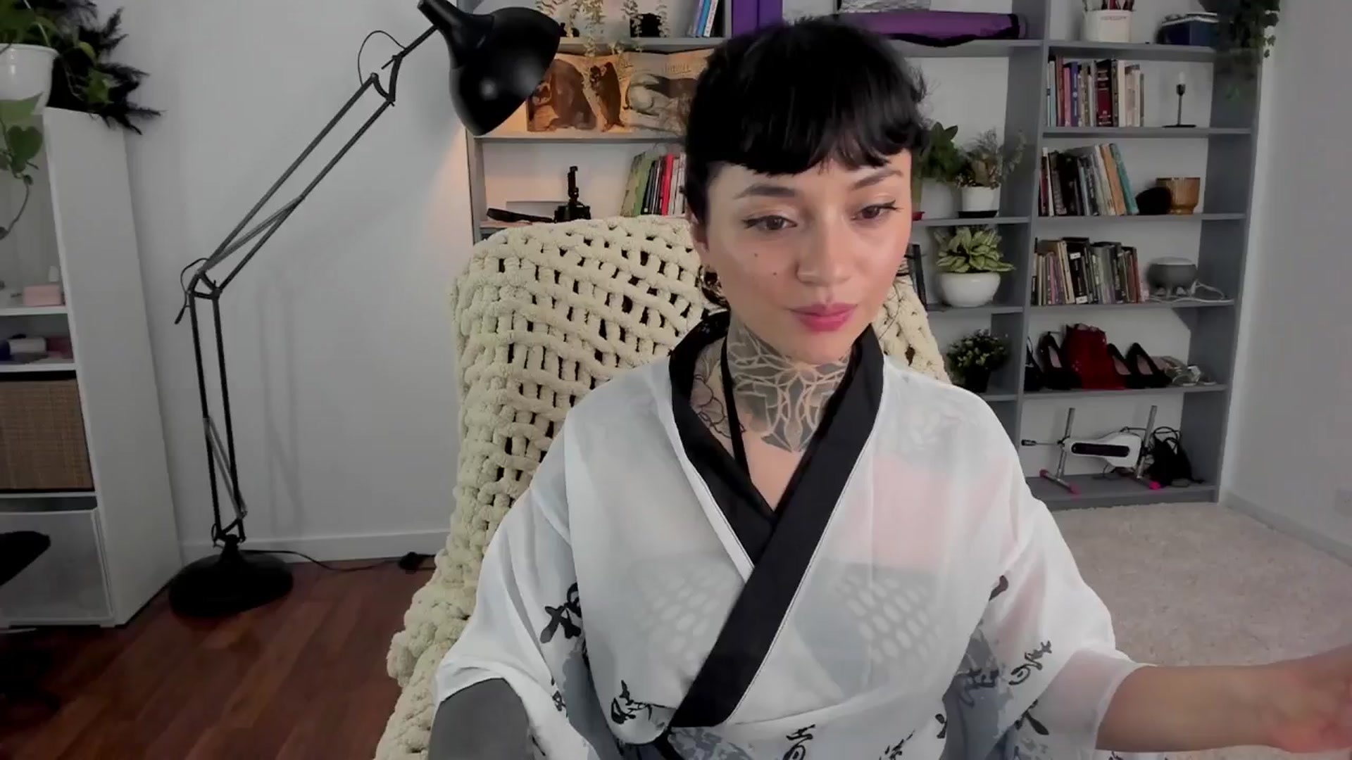 Gallery image thumbnail from Ysabeau's myfreecams stream on, 05/20/2025, 01:00 image 16 of 20