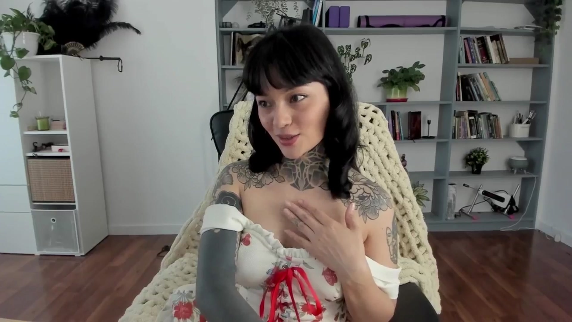 Gallery image thumbnail from Ysabeau's myfreecams stream on, 06/14/2025, 16:48 image 15 of 20