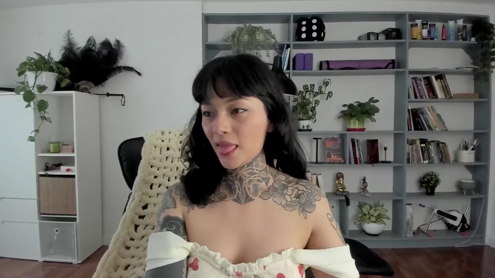 Gallery image thumbnail from Ysabeau's myfreecams stream on, 06/14/2025, 16:48 image 19 of 20