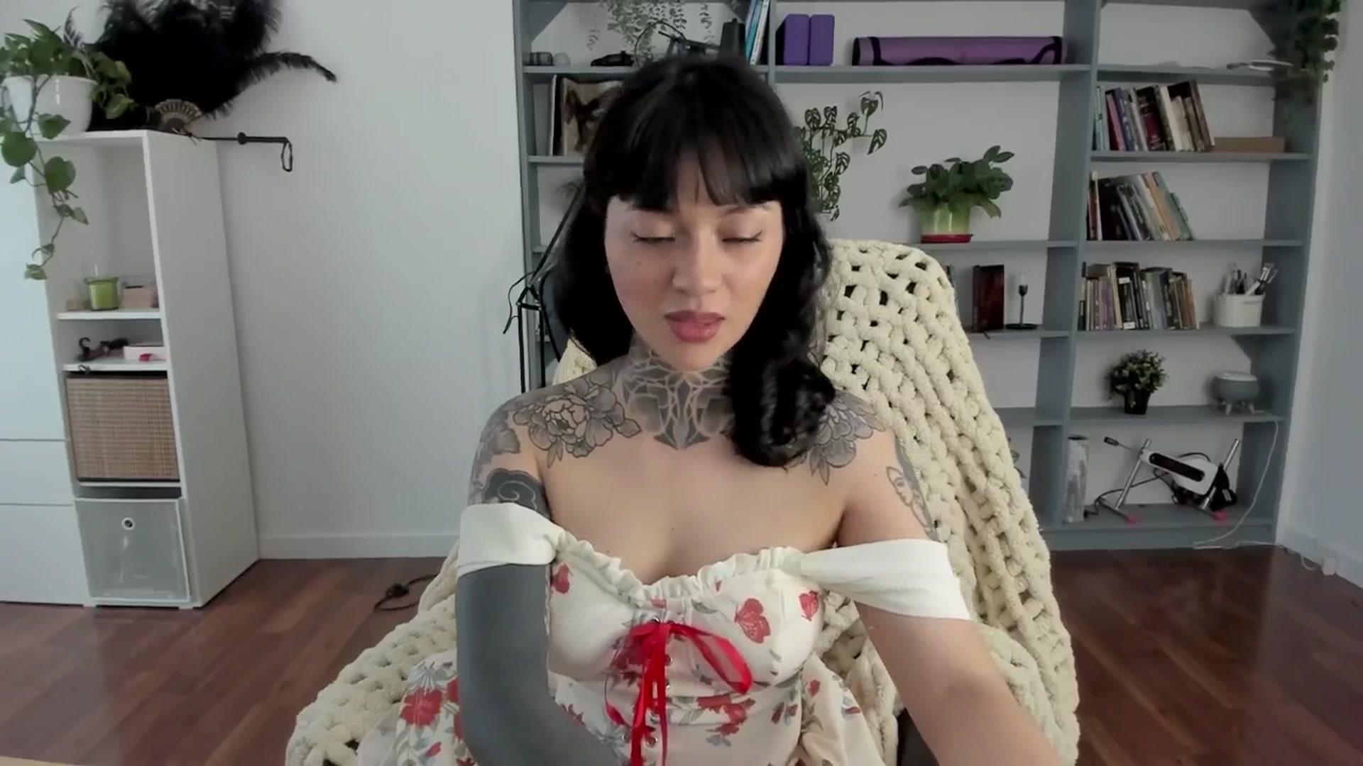 Gallery image thumbnail from Ysabeau's myfreecams stream on, 06/14/2025, 16:48 image 5 of 20