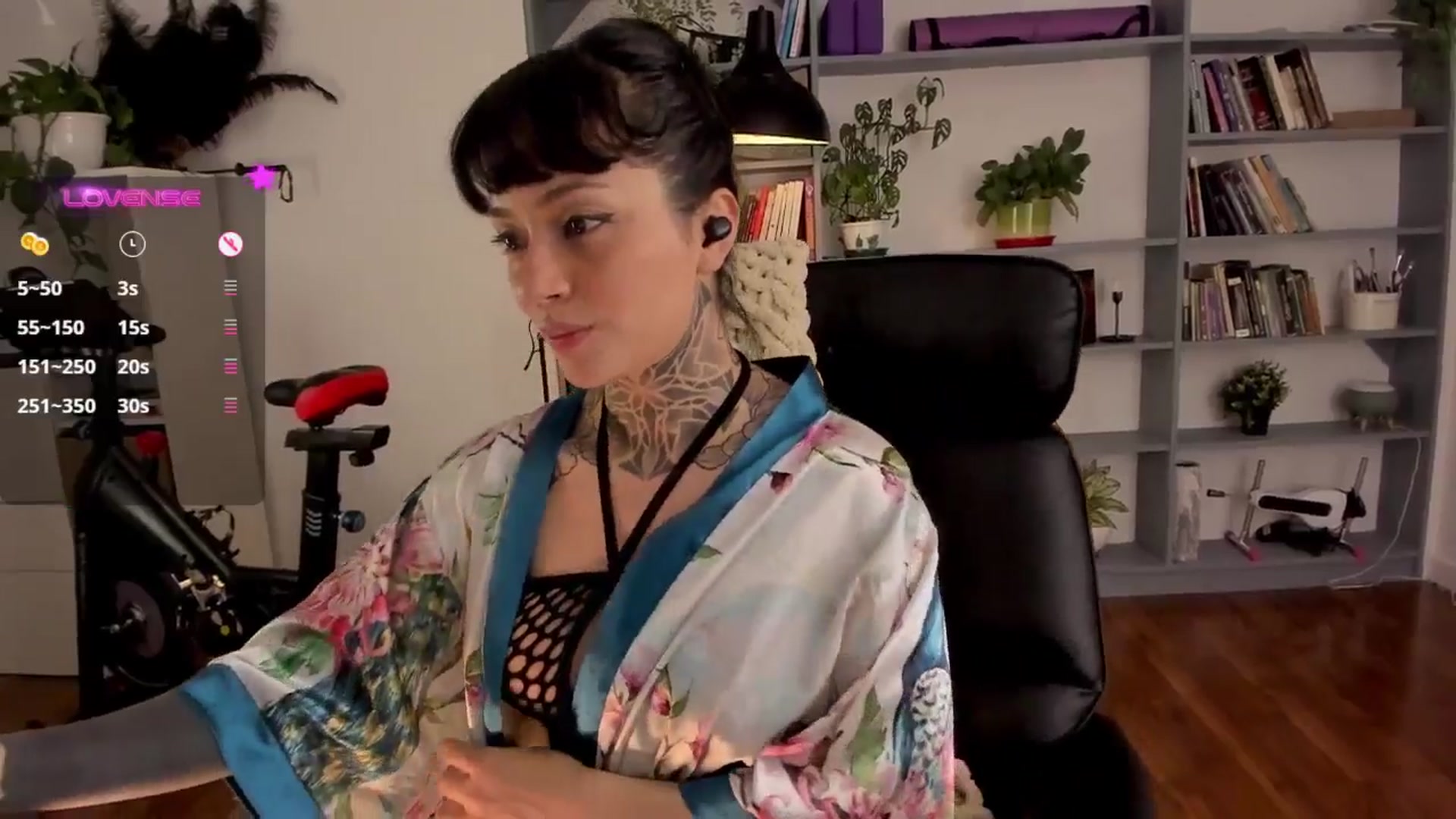 Gallery image thumbnail from Ysabeau's myfreecams stream on, 06/16/2025, 23:21 image 18 of 20