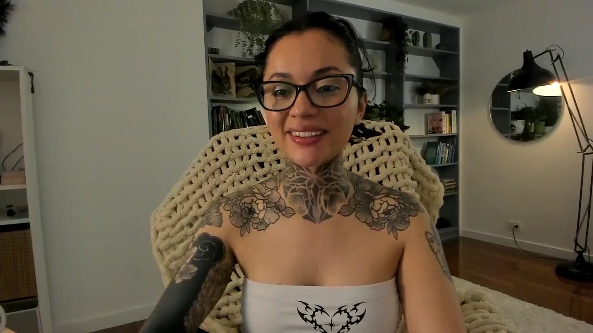 Gallery image thumbnail from Ysabeau's myfreecams stream on, 11/13/2025, 02:53 image 6 of 20