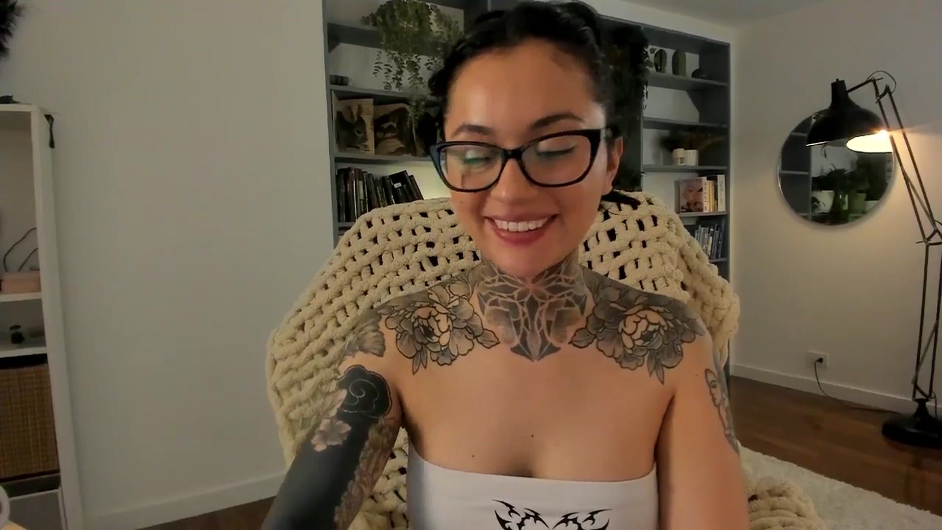 Gallery image thumbnail from Ysabeau's myfreecams stream on, 11/13/2025, 02:53 image 17 of 20